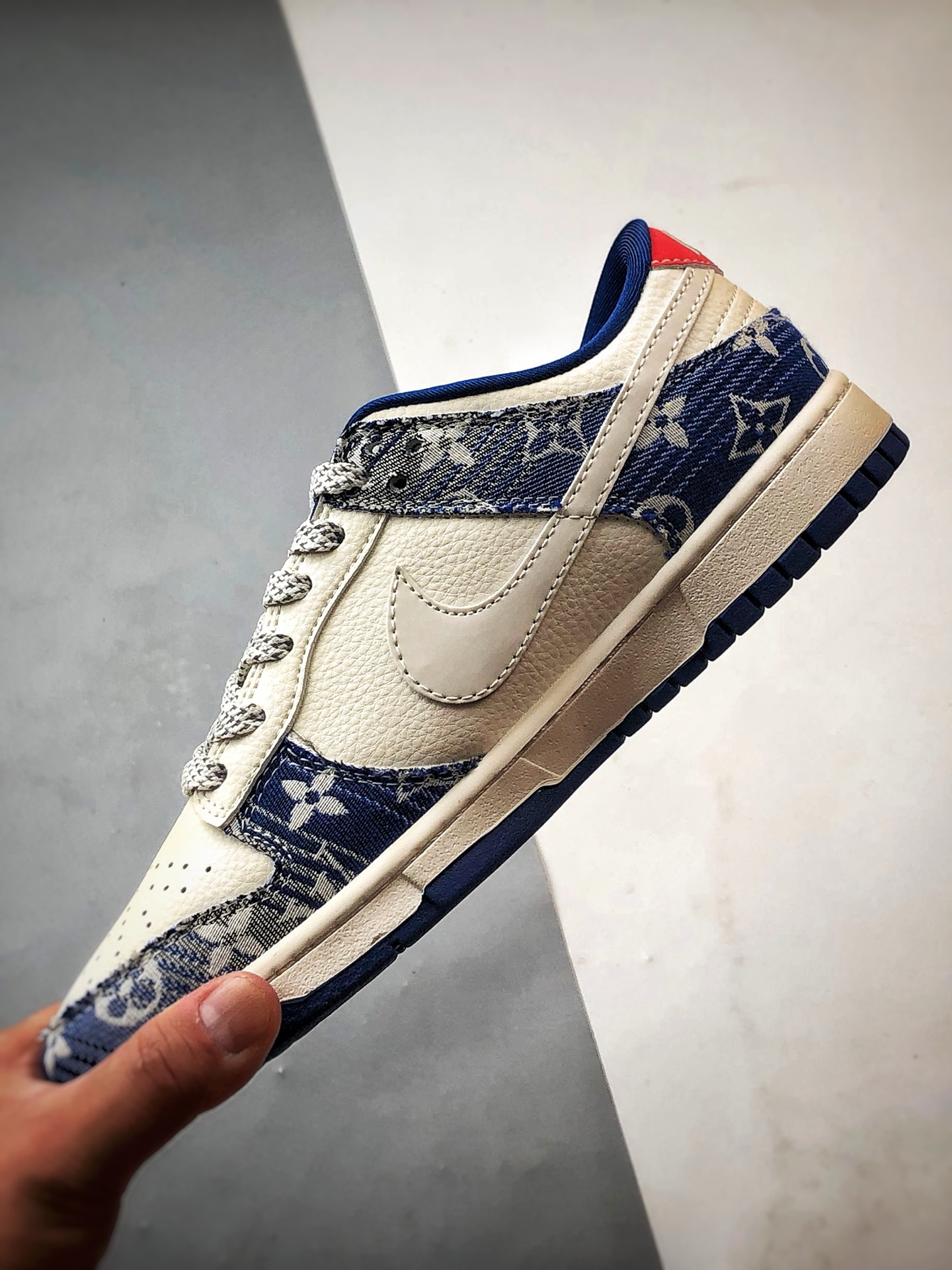 NK Dunk Low Retro ”DIY高端定制” LV牛仔布米白蓝 低帮休闲运动板鞋 FC1688-234-莆田鞋,莆田鞋货源,高仿鞋,高仿鞋货源,安福档口,莆田高仿鞋,莆田鞋批发,高仿鞋批发,莆田高仿运动鞋,高仿运动鞋,莆田运动鞋 NK Dunk Low Retro ”DIY高端定制” LV牛仔布米白蓝 低帮休闲运动板鞋 FC1688-234