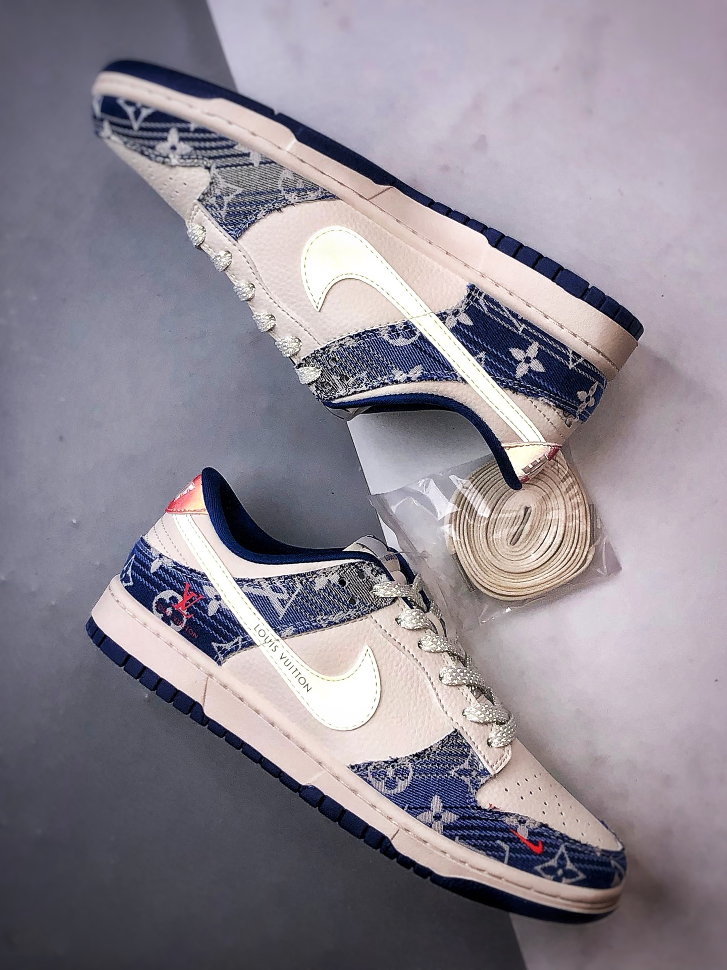 NK Dunk Low Retro ”DIY高端定制” LV牛仔布米白蓝 低帮休闲运动板鞋 FC1688-234-莆田鞋,莆田鞋货源,高仿鞋,高仿鞋货源,安福档口,莆田高仿鞋,莆田鞋批发,高仿鞋批发,莆田高仿运动鞋,高仿运动鞋,莆田运动鞋 NK Dunk Low Retro ”DIY高端定制” LV牛仔布米白蓝 低帮休闲运动板鞋 FC1688-234