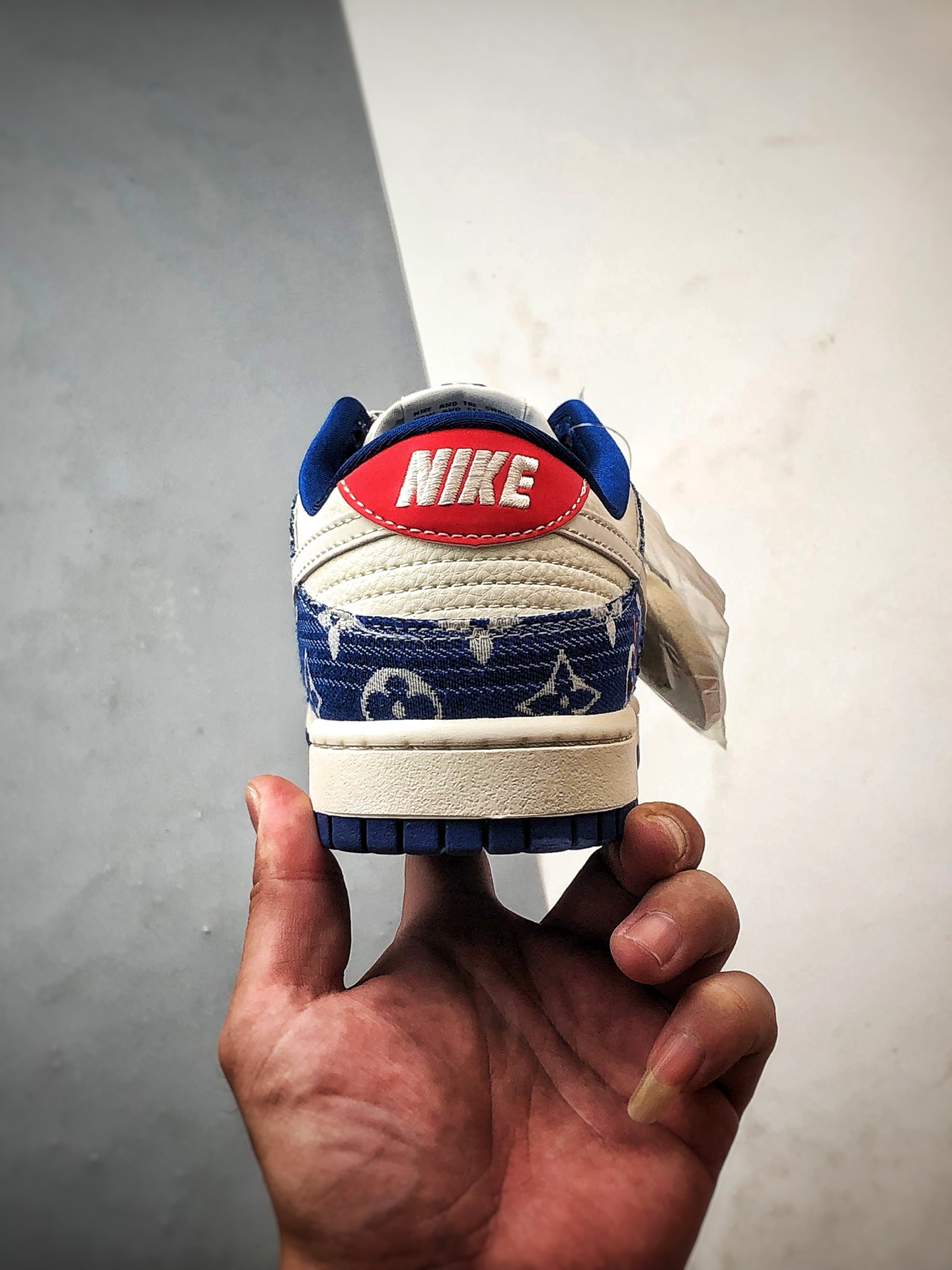 NK Dunk Low Retro ”DIY高端定制” LV牛仔布米白蓝 低帮休闲运动板鞋 FC1688-234-莆田鞋,莆田鞋货源,高仿鞋,高仿鞋货源,安福档口,莆田高仿鞋,莆田鞋批发,高仿鞋批发,莆田高仿运动鞋,高仿运动鞋,莆田运动鞋 NK Dunk Low Retro ”DIY高端定制” LV牛仔布米白蓝 低帮休闲运动板鞋 FC1688-234