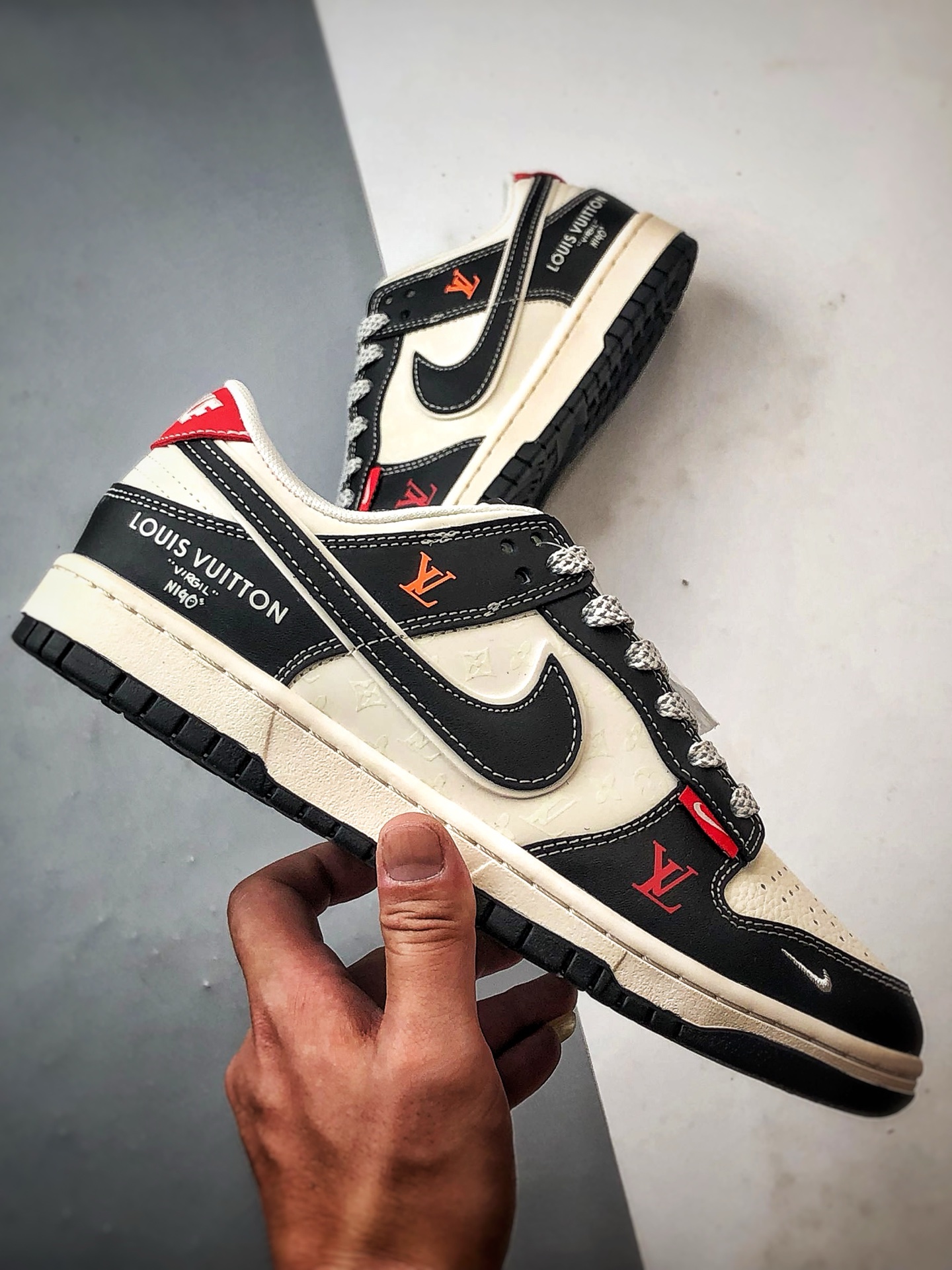 NK Dunk Low Retro ”DIY高端定制” LV印花米白黑反光 低帮休闲运动板鞋 YX5066-358-莆田鞋,莆田鞋货源,高仿鞋,高仿鞋货源,安福档口,莆田高仿鞋,莆田鞋批发,高仿鞋批发,莆田高仿运动鞋,高仿运动鞋,莆田运动鞋 NK Dunk Low Retro ”DIY高端定制” LV印花米白黑反光 低帮休闲运动板鞋 YX5066-358