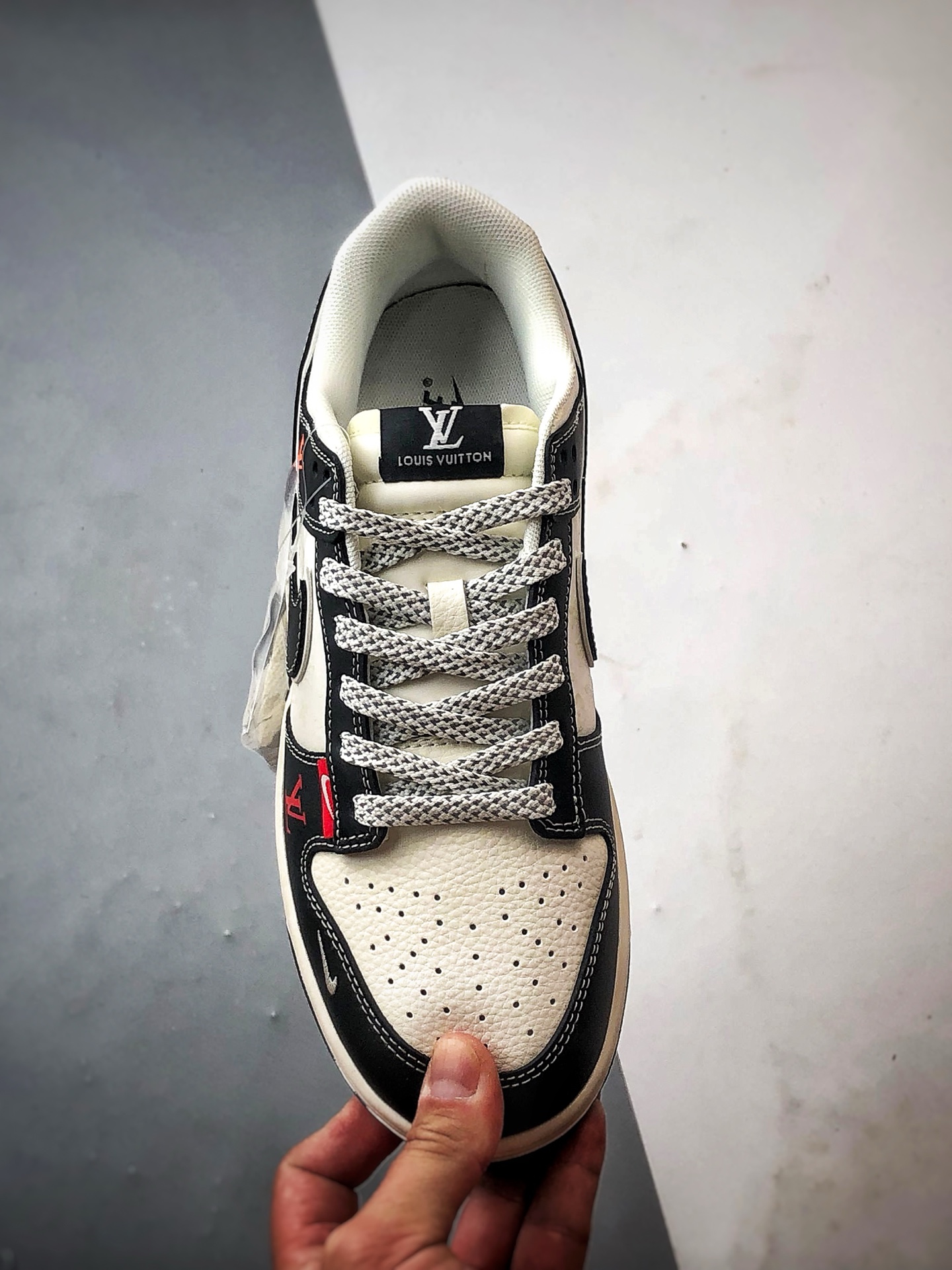 NK Dunk Low Retro ”DIY高端定制” LV印花米白黑反光 低帮休闲运动板鞋 YX5066-358-莆田鞋,莆田鞋货源,高仿鞋,高仿鞋货源,安福档口,莆田高仿鞋,莆田鞋批发,高仿鞋批发,莆田高仿运动鞋,高仿运动鞋,莆田运动鞋 NK Dunk Low Retro ”DIY高端定制” LV印花米白黑反光 低帮休闲运动板鞋 YX5066-358