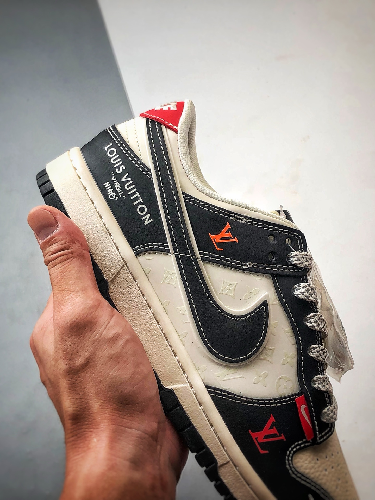 NK Dunk Low Retro ”DIY高端定制” LV印花米白黑反光 低帮休闲运动板鞋 YX5066-358-莆田鞋,莆田鞋货源,高仿鞋,高仿鞋货源,安福档口,莆田高仿鞋,莆田鞋批发,高仿鞋批发,莆田高仿运动鞋,高仿运动鞋,莆田运动鞋 NK Dunk Low Retro ”DIY高端定制” LV印花米白黑反光 低帮休闲运动板鞋 YX5066-358