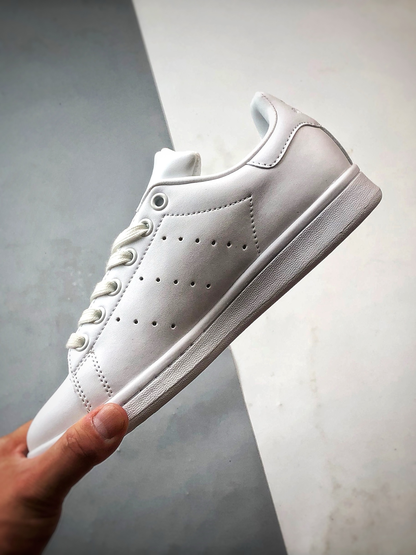 AD Originals Stan Smith 白色 复古时尚舒适运动休闲板鞋 S75104-莆田鞋,莆田鞋货源,高仿鞋,高仿鞋货源,安福档口,莆田高仿鞋,莆田鞋批发,高仿鞋批发,莆田高仿运动鞋,高仿运动鞋,莆田运动鞋 AD Originals Stan Smith 白色 复古时尚舒适运动休闲板鞋 S75104