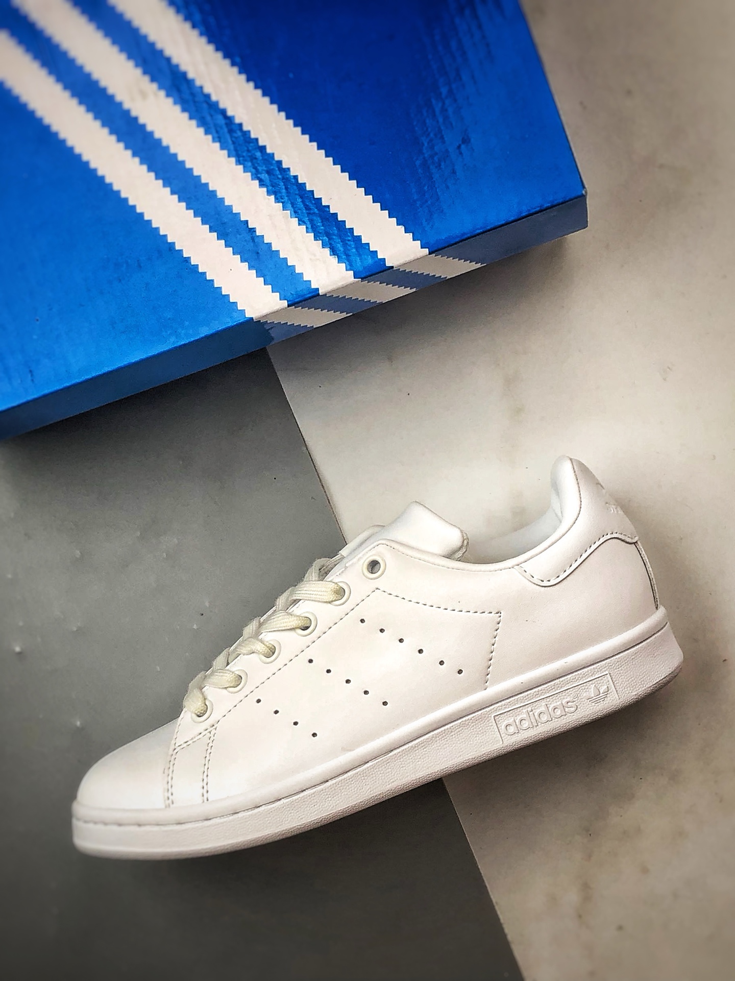 AD Originals Stan Smith 白色 复古时尚舒适运动休闲板鞋 S75104-莆田鞋,莆田鞋货源,高仿鞋,高仿鞋货源,安福档口,莆田高仿鞋,莆田鞋批发,高仿鞋批发,莆田高仿运动鞋,高仿运动鞋,莆田运动鞋 AD Originals Stan Smith 白色 复古时尚舒适运动休闲板鞋 S75104