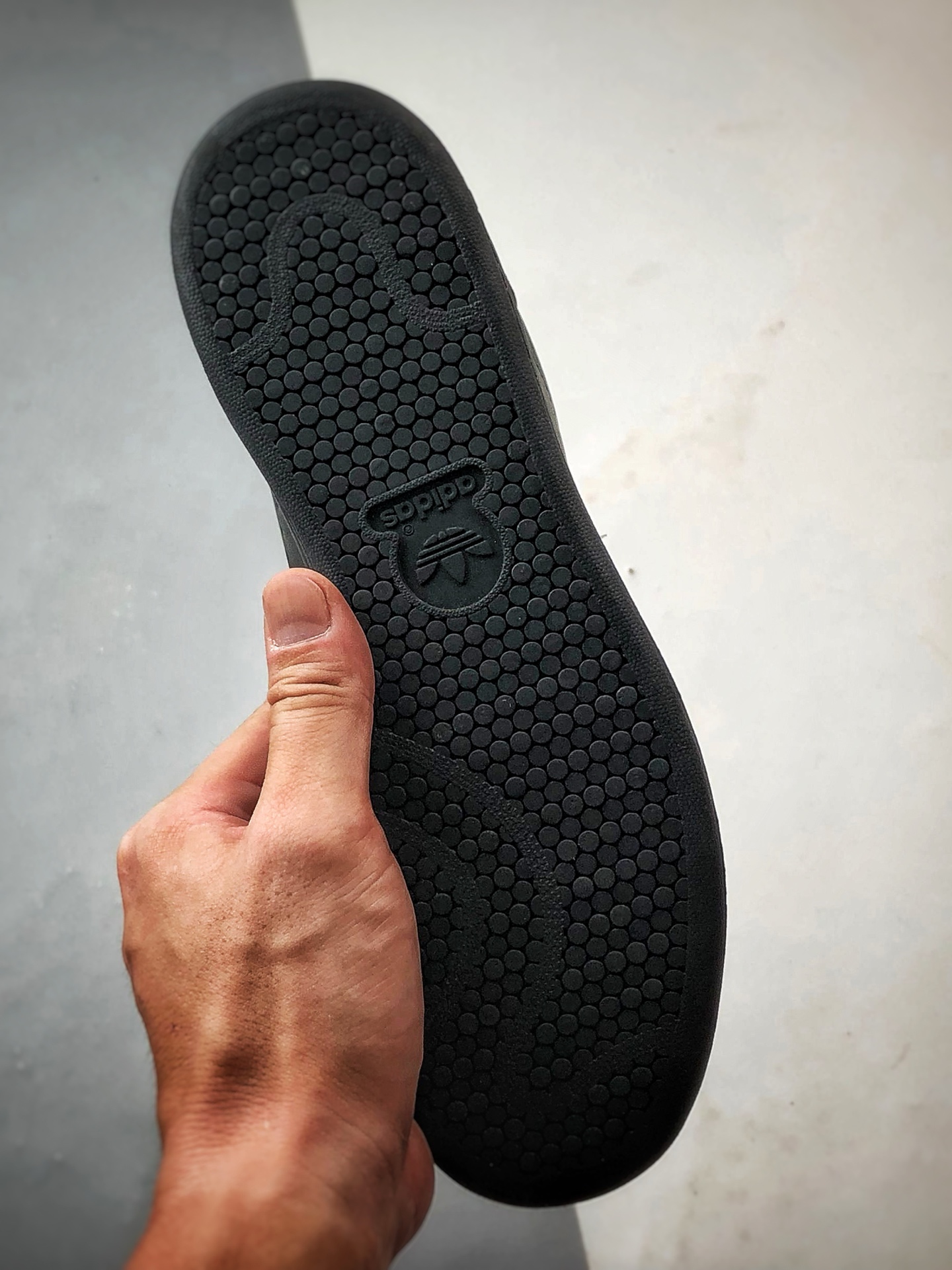 AD Originals Stan Smith 黑色 复古时尚舒适运动休闲板鞋 M20327-莆田鞋,莆田鞋货源,高仿鞋,高仿鞋货源,安福档口,莆田高仿鞋,莆田鞋批发,高仿鞋批发,莆田高仿运动鞋,高仿运动鞋,莆田运动鞋 AD Originals Stan Smith 黑色 复古时尚舒适运动休闲板鞋 M20327