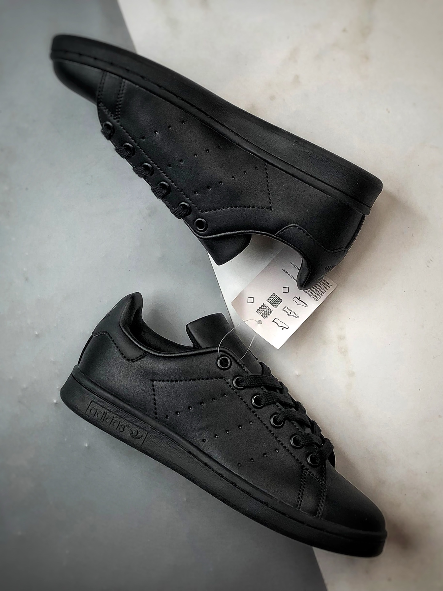 AD Originals Stan Smith 黑色 复古时尚舒适运动休闲板鞋 M20327-莆田鞋,莆田鞋货源,高仿鞋,高仿鞋货源,安福档口,莆田高仿鞋,莆田鞋批发,高仿鞋批发,莆田高仿运动鞋,高仿运动鞋,莆田运动鞋 AD Originals Stan Smith 黑色 复古时尚舒适运动休闲板鞋 M20327