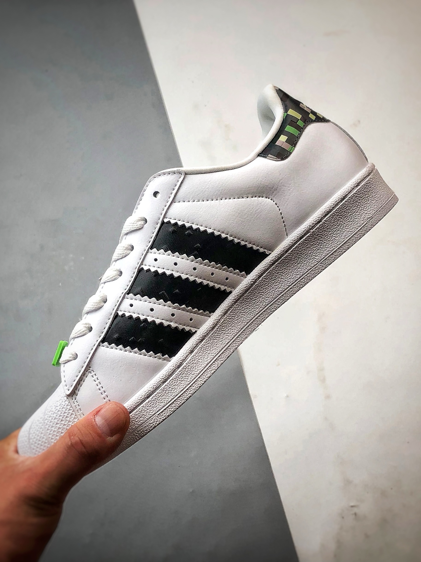 AD Originals Superstar 白黑绿马赛克贝壳头 JQ8749-莆田鞋,莆田鞋货源,高仿鞋,高仿鞋货源,安福档口,莆田高仿鞋,莆田鞋批发,高仿鞋批发,莆田高仿运动鞋,高仿运动鞋,莆田运动鞋 AD Originals Superstar 白黑绿马赛克贝壳头 JQ8749