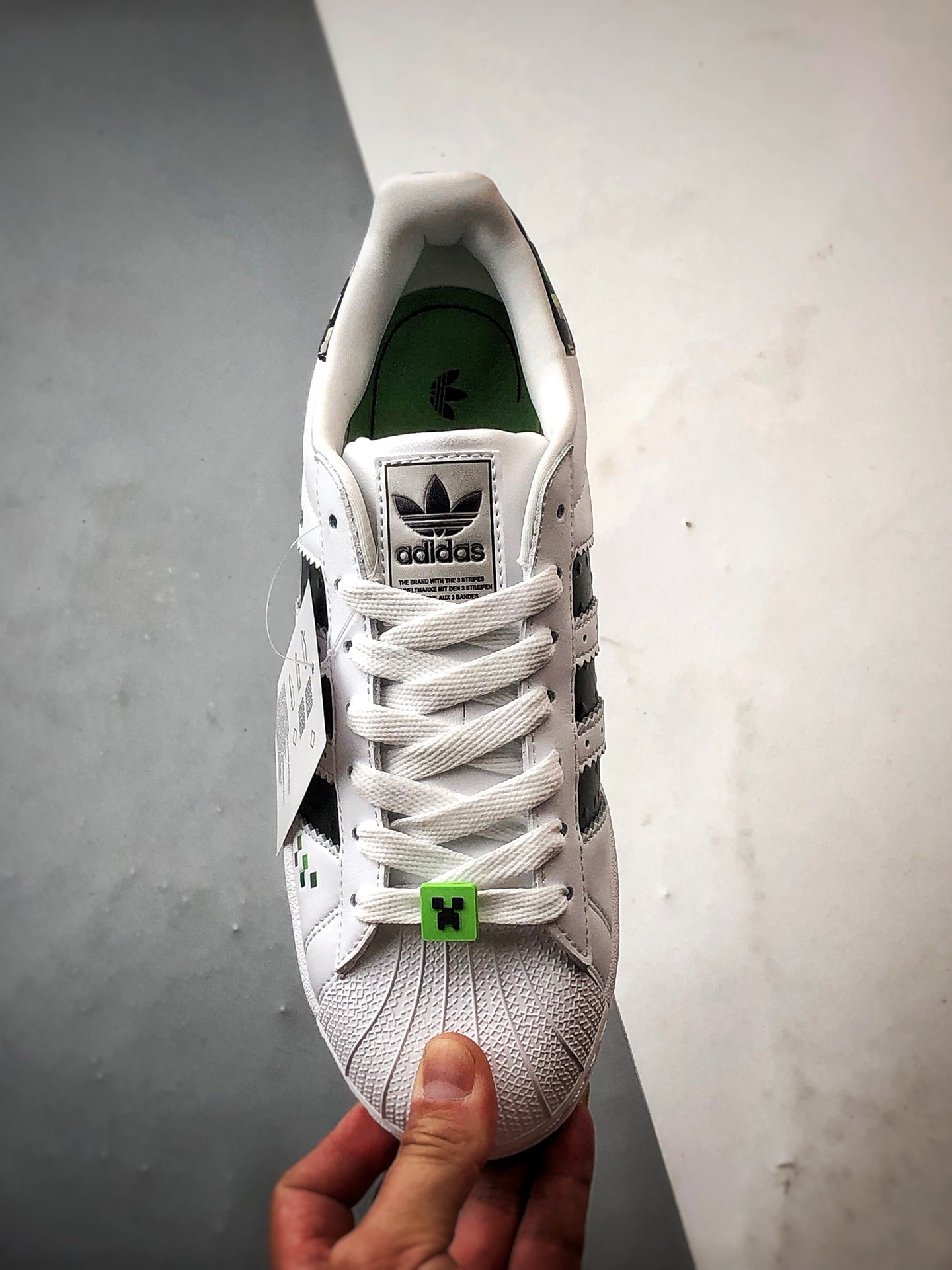 AD Originals Superstar 白黑绿马赛克贝壳头 JQ8749-莆田鞋,莆田鞋货源,高仿鞋,高仿鞋货源,安福档口,莆田高仿鞋,莆田鞋批发,高仿鞋批发,莆田高仿运动鞋,高仿运动鞋,莆田运动鞋 AD Originals Superstar 白黑绿马赛克贝壳头 JQ8749