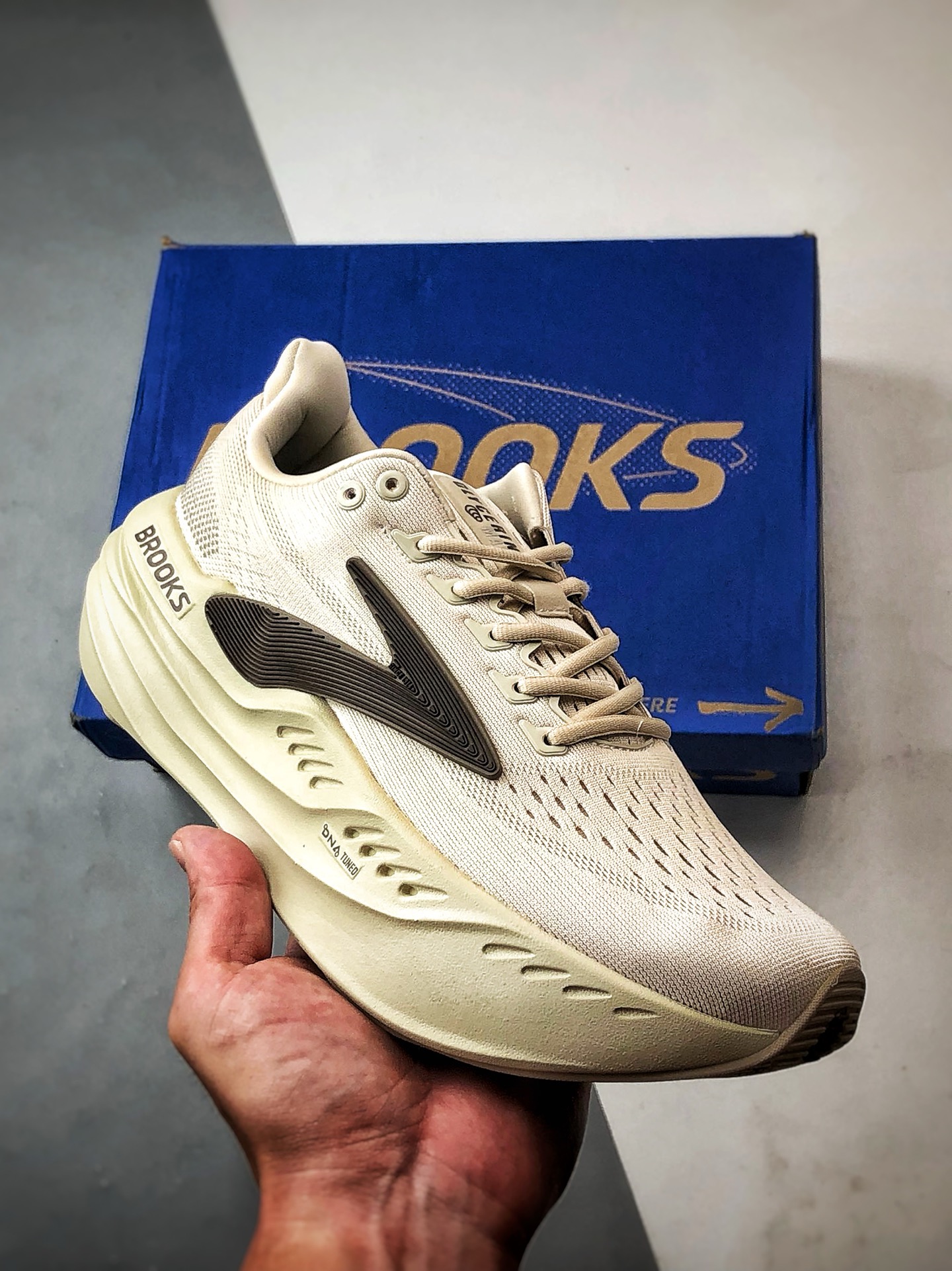 Brooks布鲁克斯 Glycerin max 米白 舒适简约防滑耐磨低帮跑步鞋