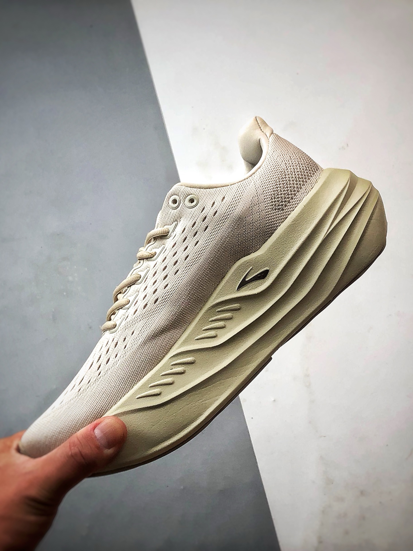 Brooks布鲁克斯 Glycerin max 米白 舒适简约防滑耐磨低帮跑步鞋