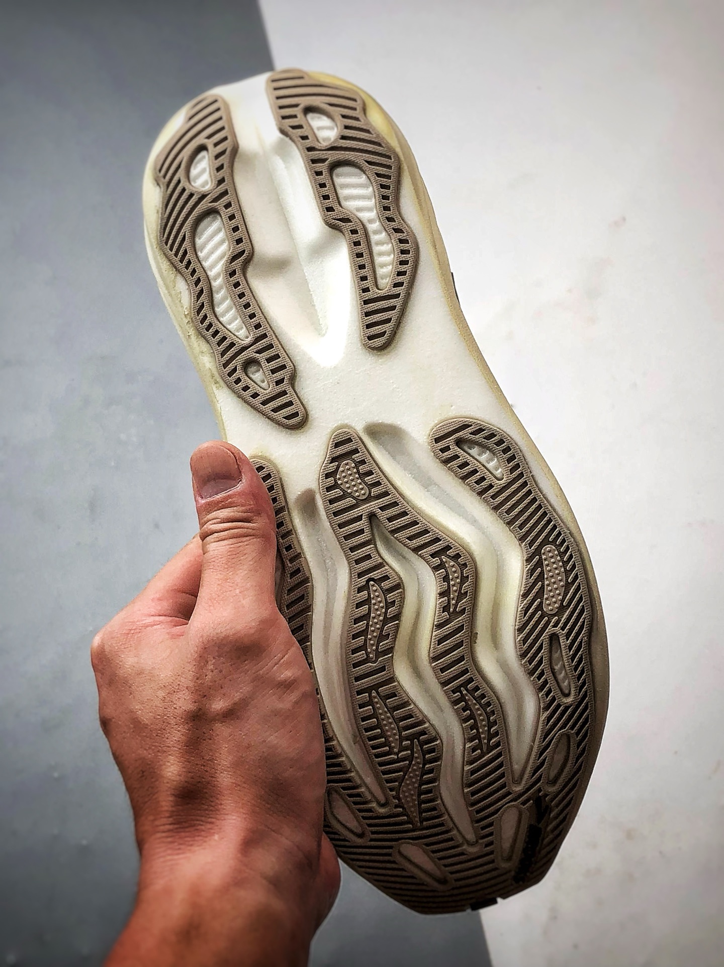 Brooks布鲁克斯 Glycerin max 米白 舒适简约防滑耐磨低帮跑步鞋