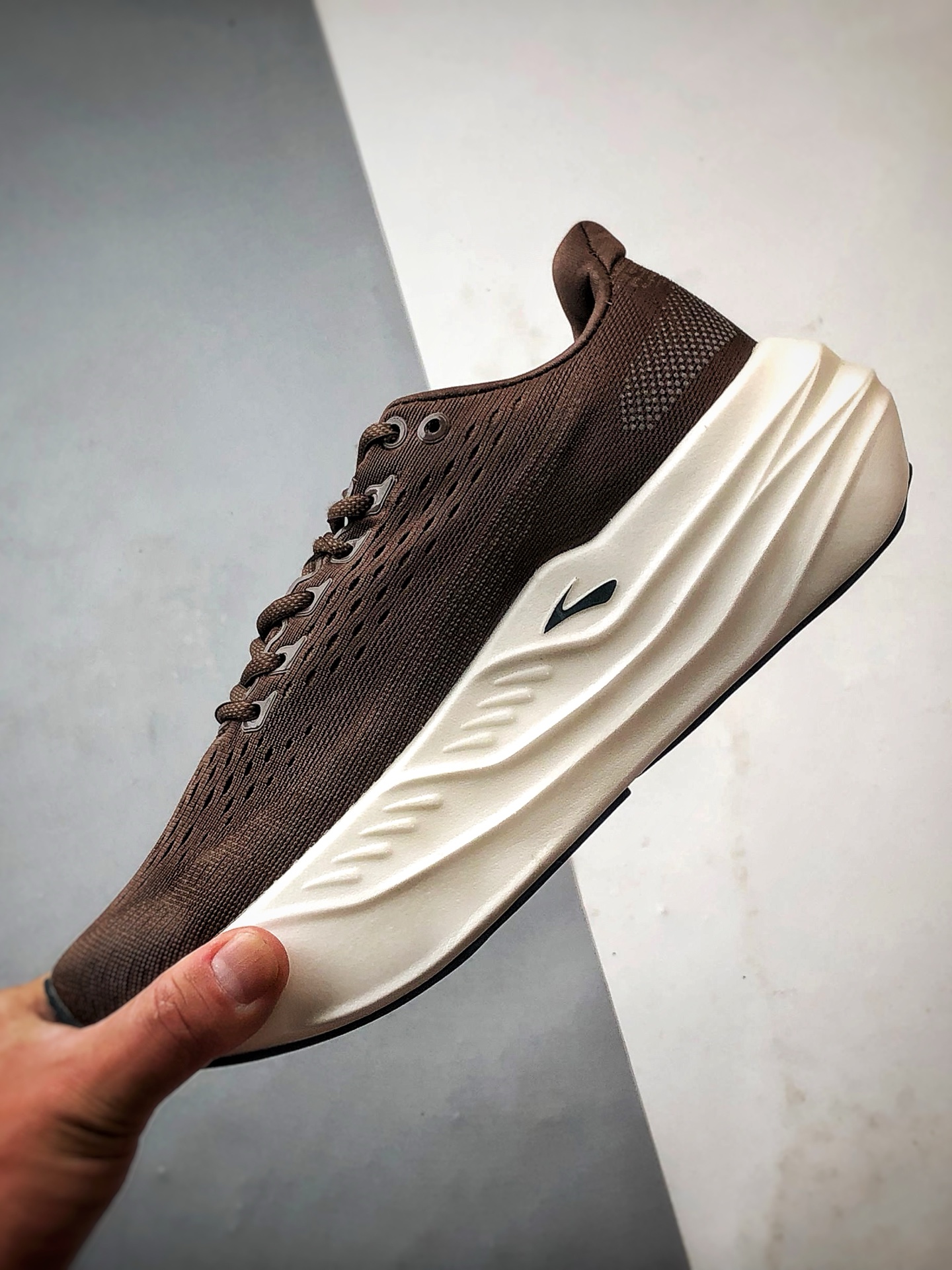 Brooks布鲁克斯 Glycerin max 棕白 舒适简约防滑耐磨低帮跑步鞋