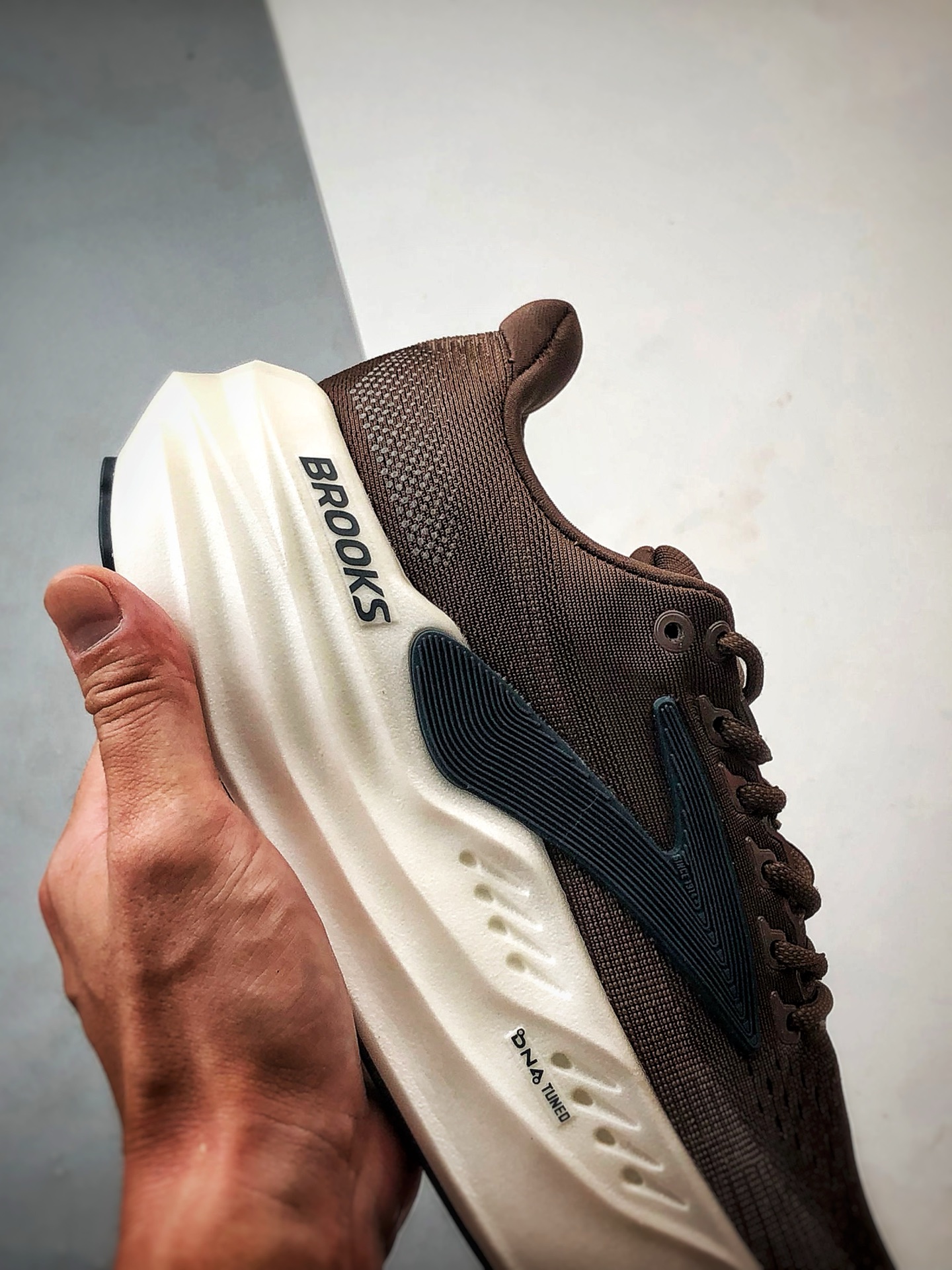 Brooks布鲁克斯 Glycerin max 棕白 舒适简约防滑耐磨低帮跑步鞋