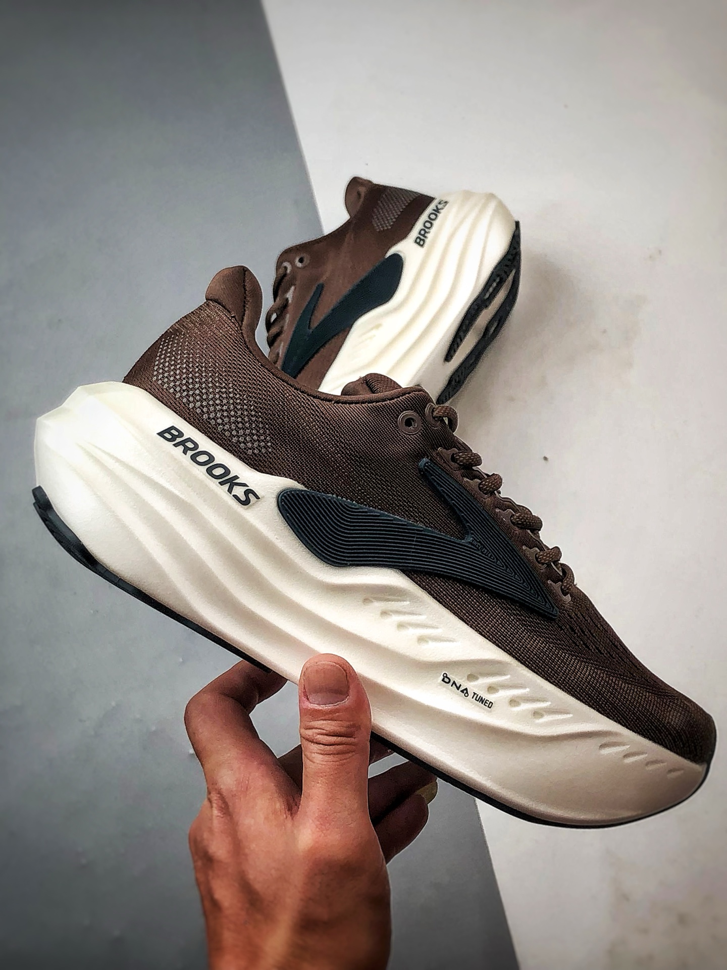 Brooks布鲁克斯 Glycerin max 棕白 舒适简约防滑耐磨低帮跑步鞋