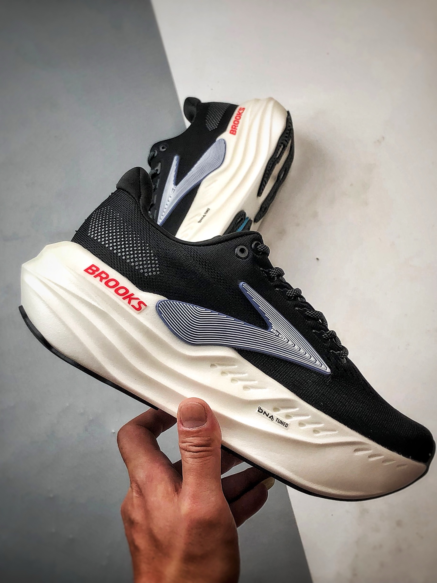 Brooks布鲁克斯 Glycerin max 黑白 舒适简约防滑耐磨低帮跑步鞋