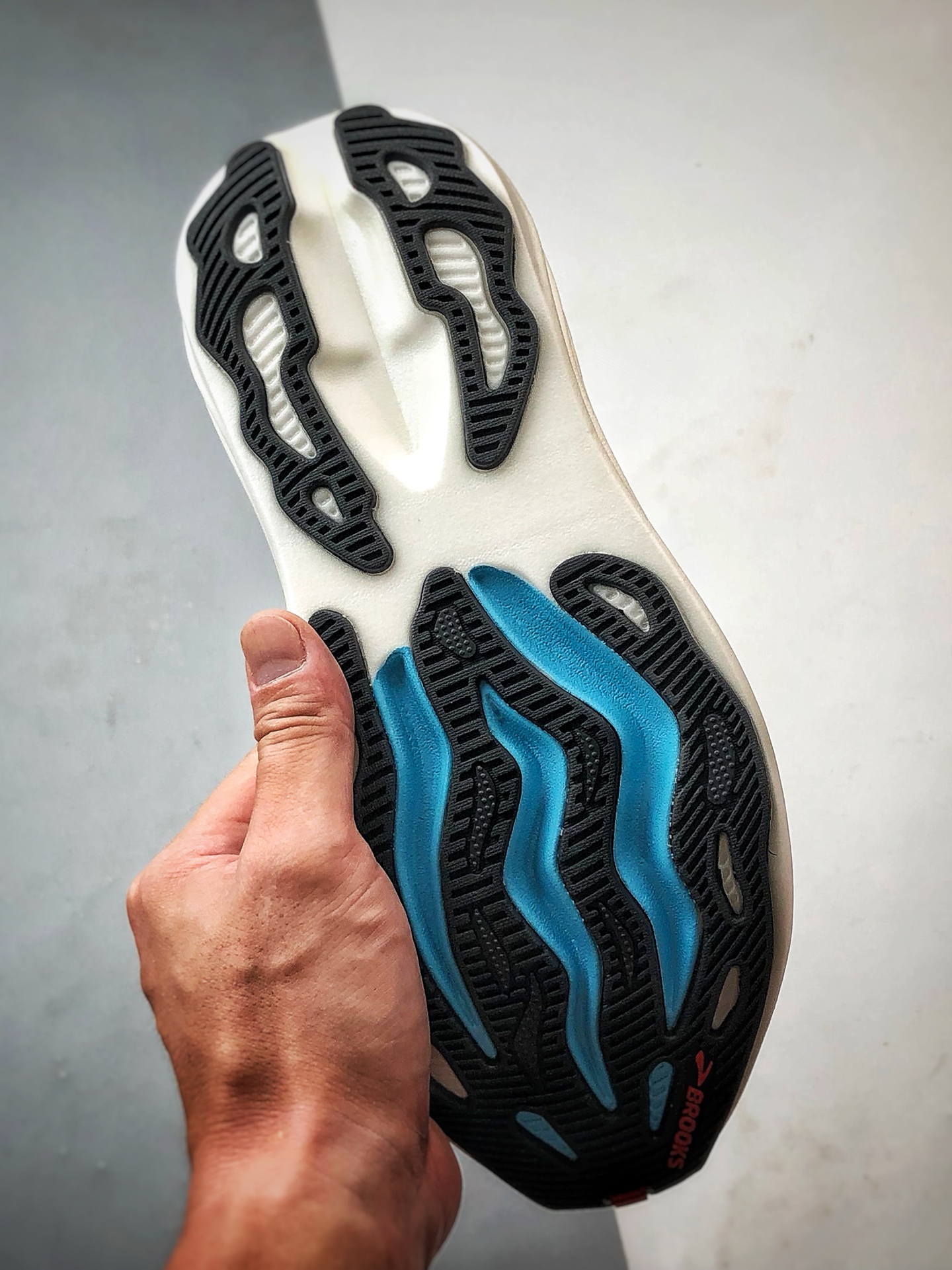 Brooks布鲁克斯 Glycerin max 黑白 舒适简约防滑耐磨低帮跑步鞋