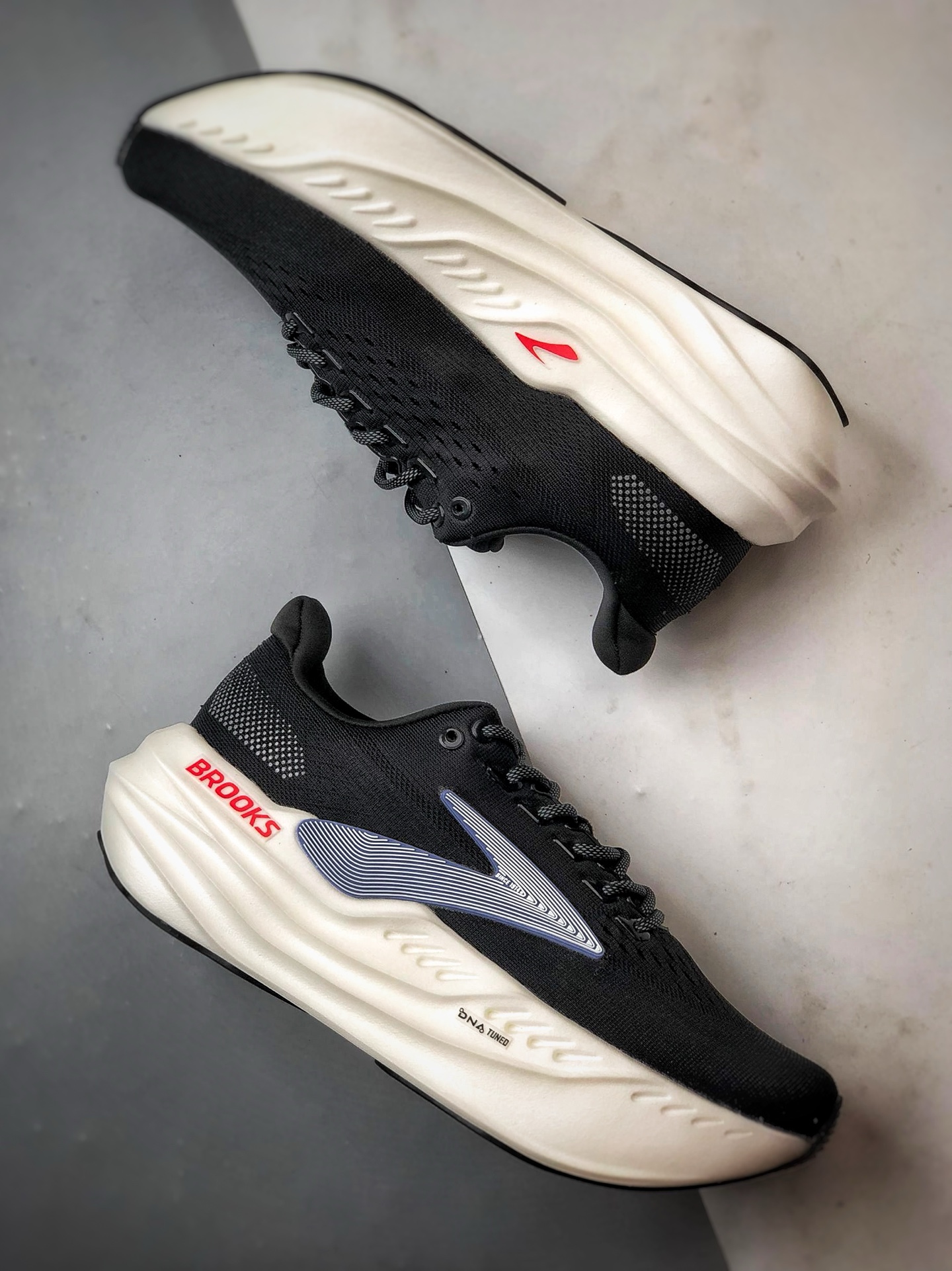 Brooks布鲁克斯 Glycerin max 黑白 舒适简约防滑耐磨低帮跑步鞋