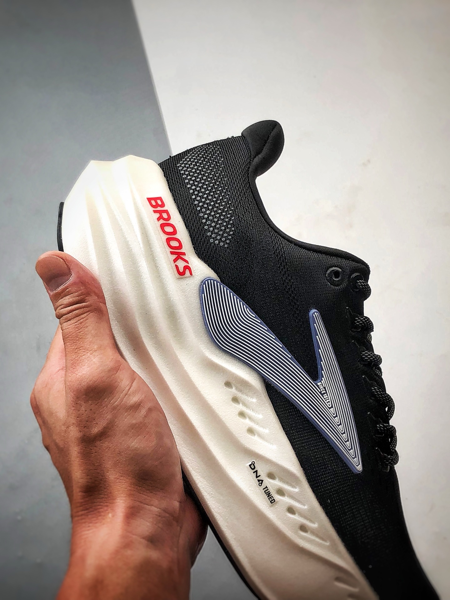 Brooks布鲁克斯 Glycerin max 黑白 舒适简约防滑耐磨低帮跑步鞋