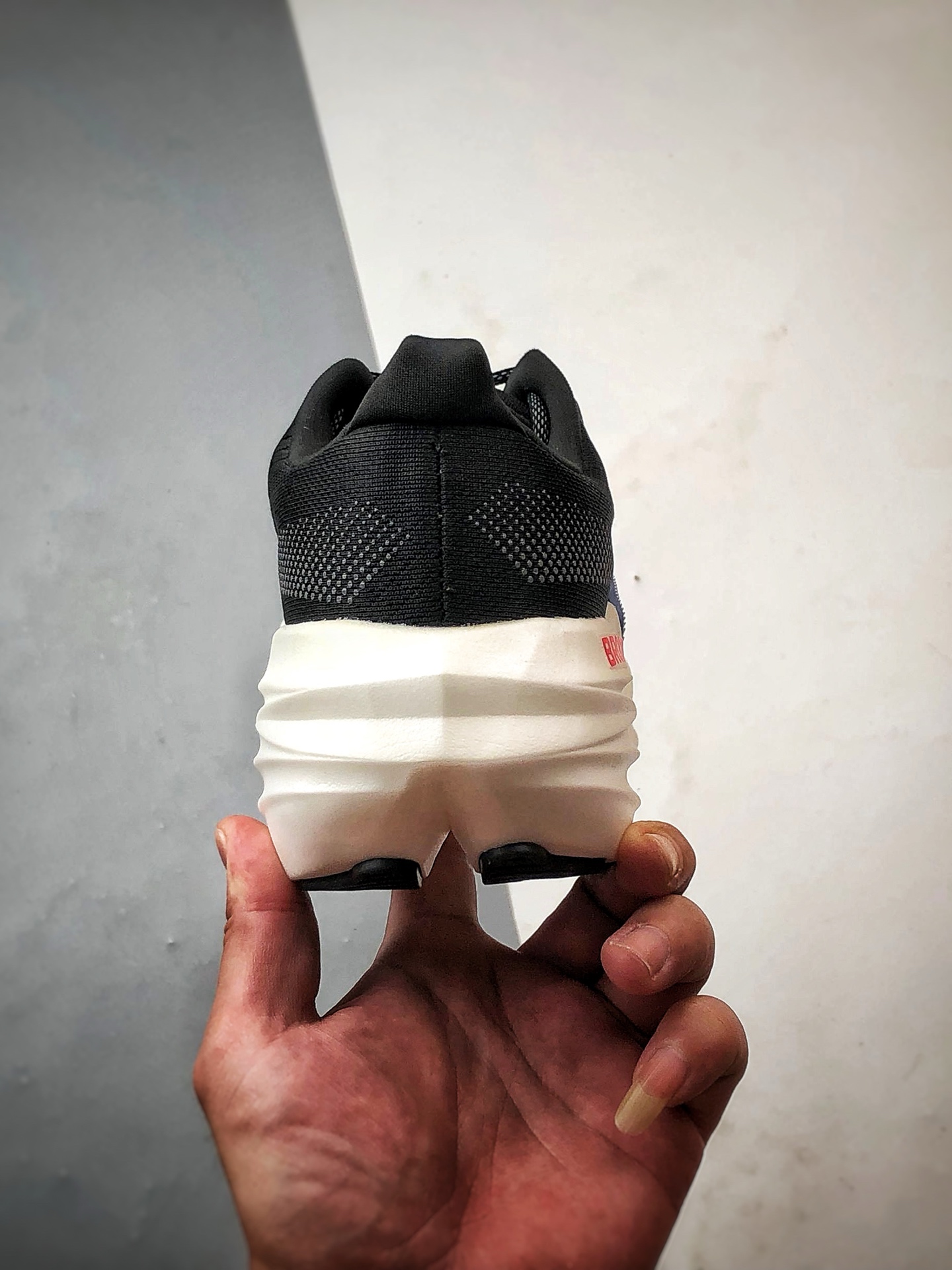 Brooks布鲁克斯 Glycerin max 黑白 舒适简约防滑耐磨低帮跑步鞋