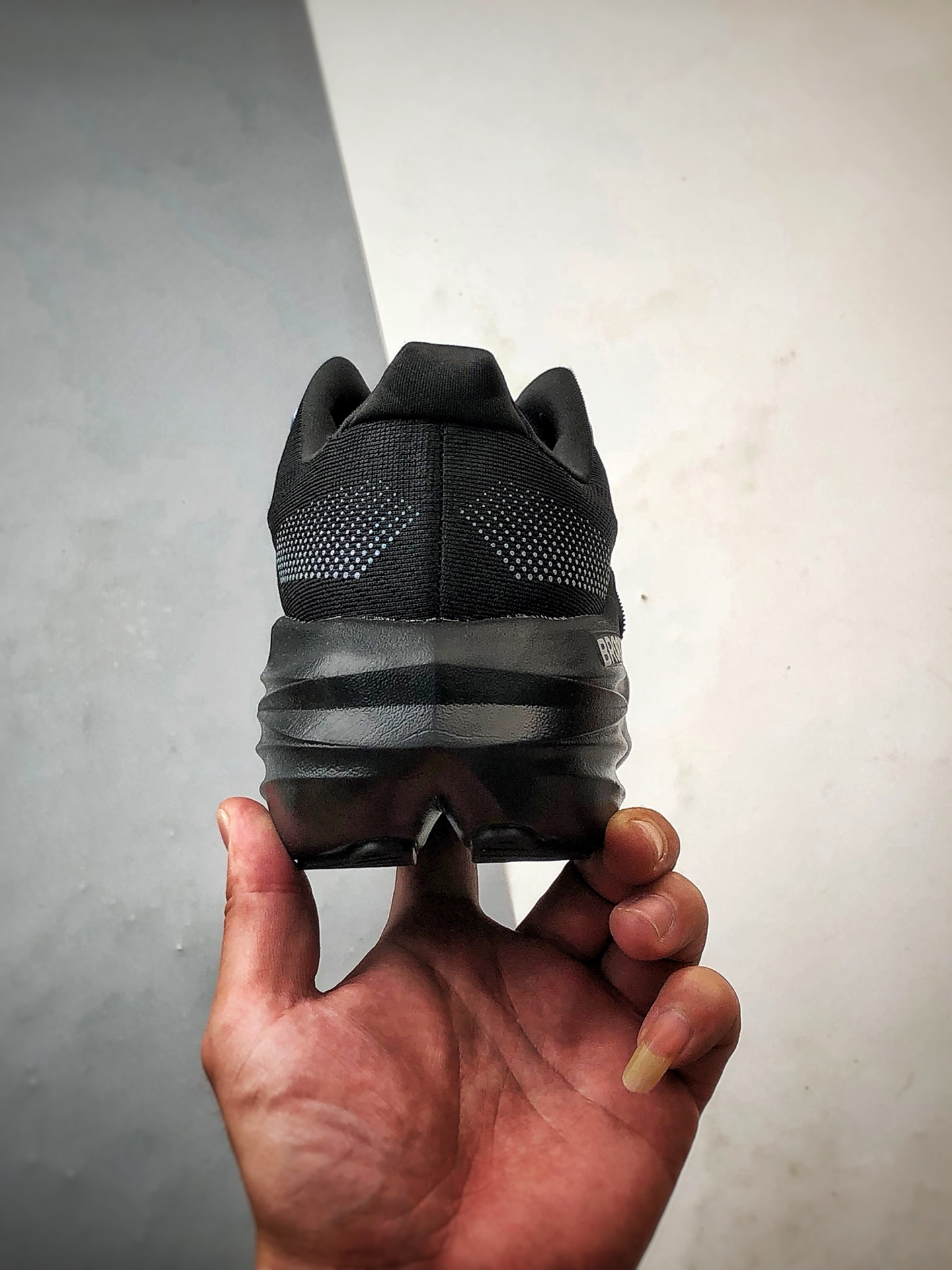 Brooks布鲁克斯 Glycerin max 黑色 舒适简约防滑耐磨低帮跑步鞋