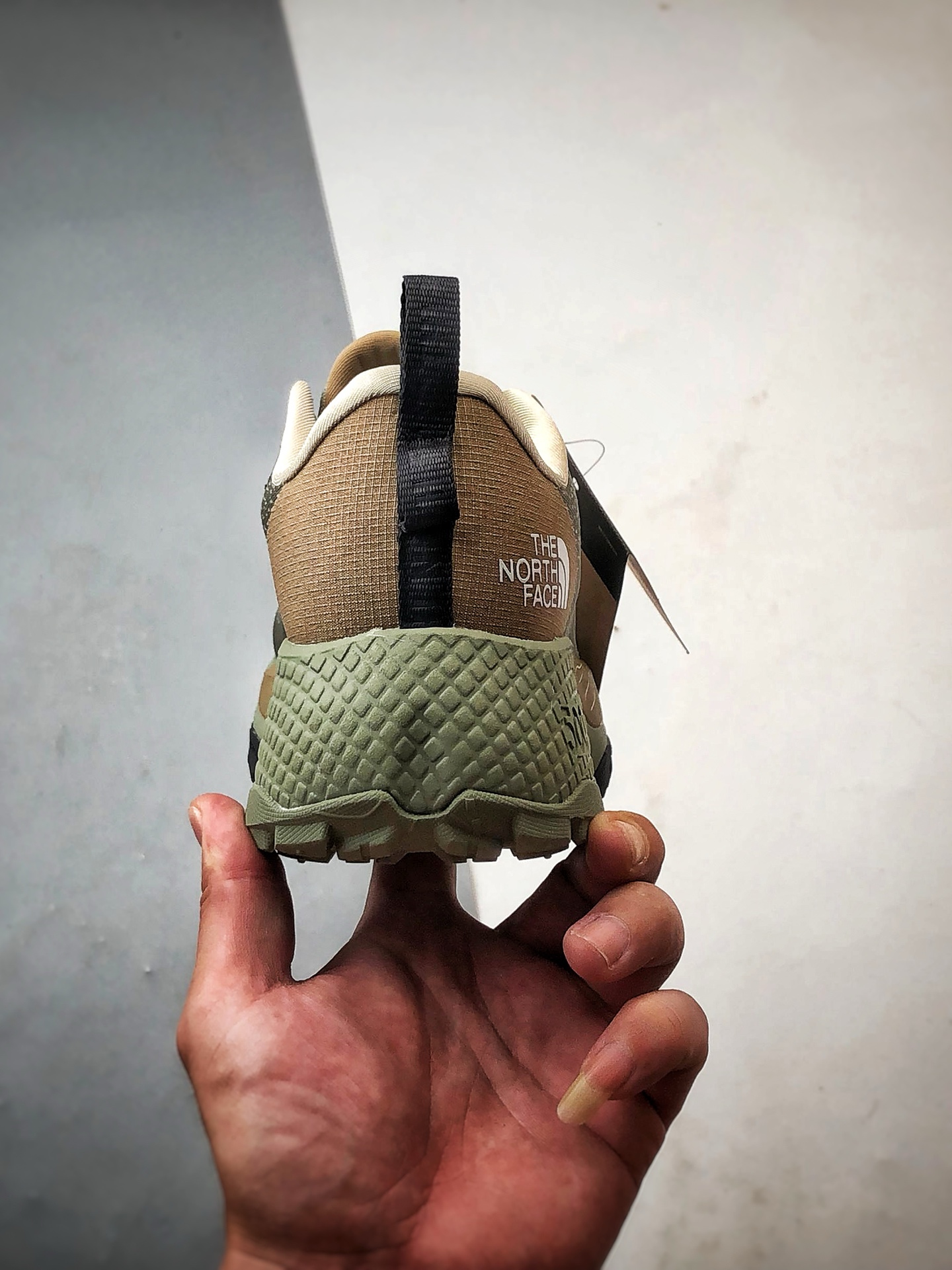 北面The North Face Altamesa 500 灰绿 圆头系带减震耐磨低帮越野徒步鞋