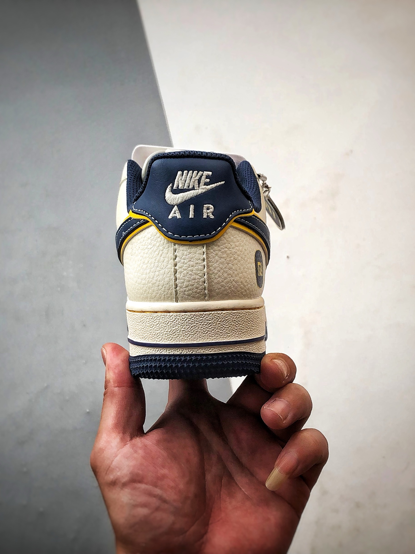 Air Force 1 Low 小米su7米灰蓝黄 XX3168-213-莆田鞋,莆田鞋货源,高仿鞋,高仿鞋货源,安福档口,莆田高仿鞋,莆田鞋批发,高仿鞋批发,莆田高仿运动鞋,高仿运动鞋,莆田运动鞋 Air Force 1 Low 小米su7米灰蓝黄 XX3168-213