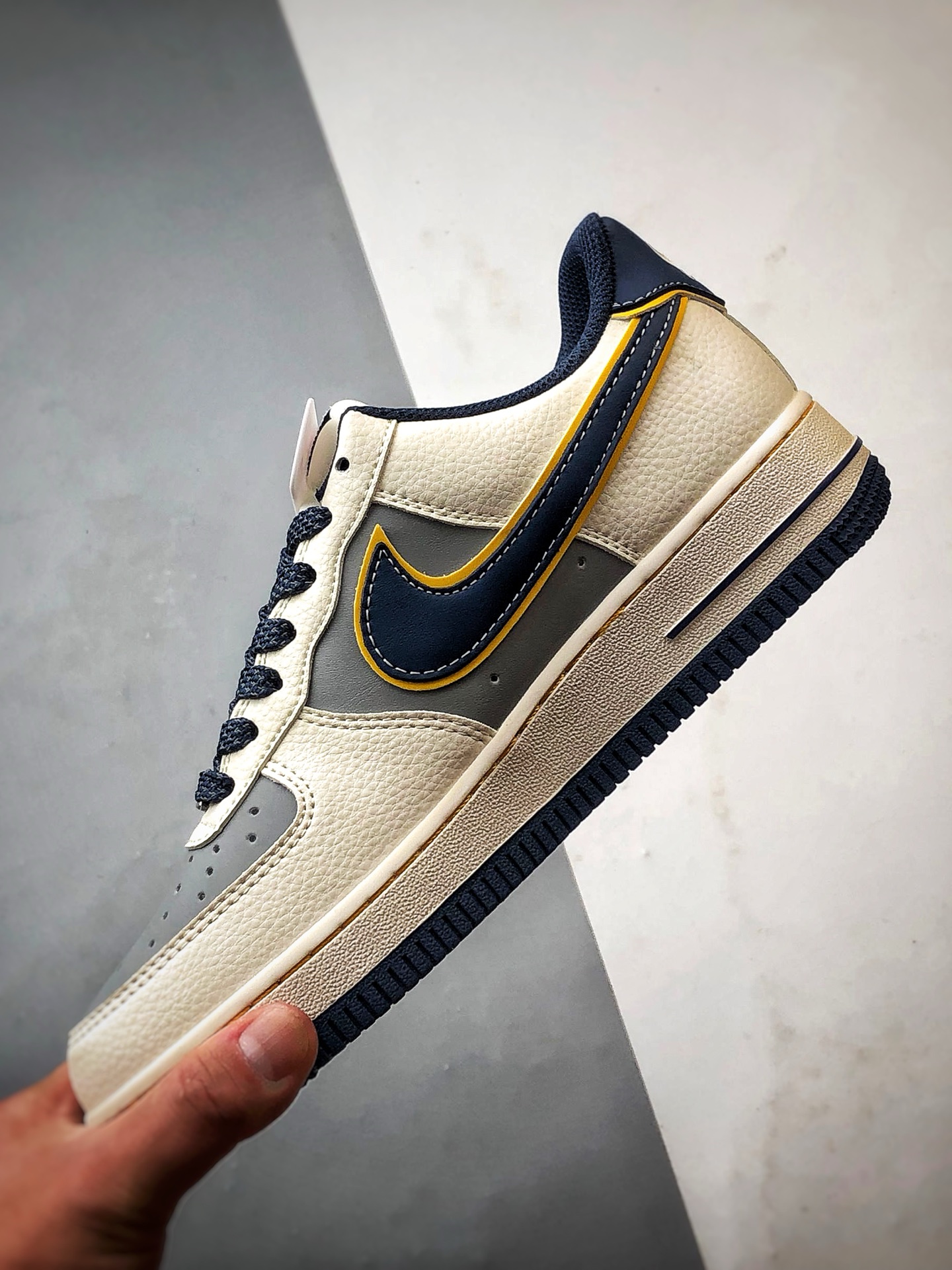 Air Force 1 Low 小米su7米灰蓝黄 XX3168-213-莆田鞋,莆田鞋货源,高仿鞋,高仿鞋货源,安福档口,莆田高仿鞋,莆田鞋批发,高仿鞋批发,莆田高仿运动鞋,高仿运动鞋,莆田运动鞋 Air Force 1 Low 小米su7米灰蓝黄 XX3168-213