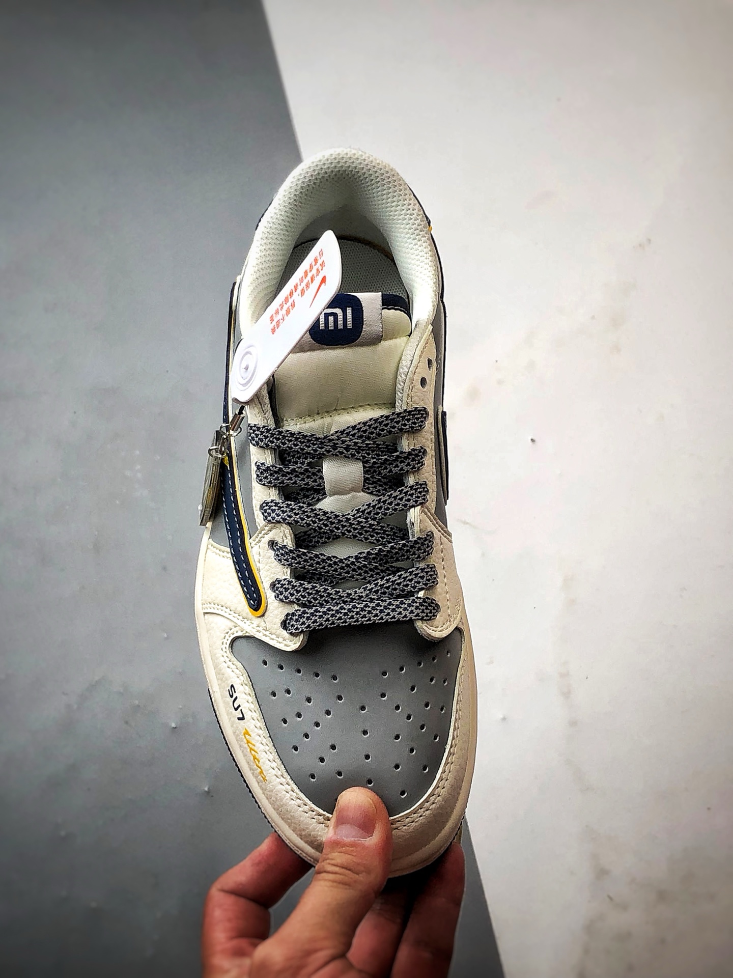 Air Jordan 1 Low ”高端定制” 小米su7米灰蓝黄倒钩 XX3168-212-莆田鞋,莆田鞋货源,高仿鞋,高仿鞋货源,安福档口,莆田高仿鞋,莆田鞋批发,高仿鞋批发,莆田高仿运动鞋,高仿运动鞋,莆田运动鞋 Air Jordan 1 Low ”高端定制” 小米su7米灰蓝黄倒钩 XX3168-212