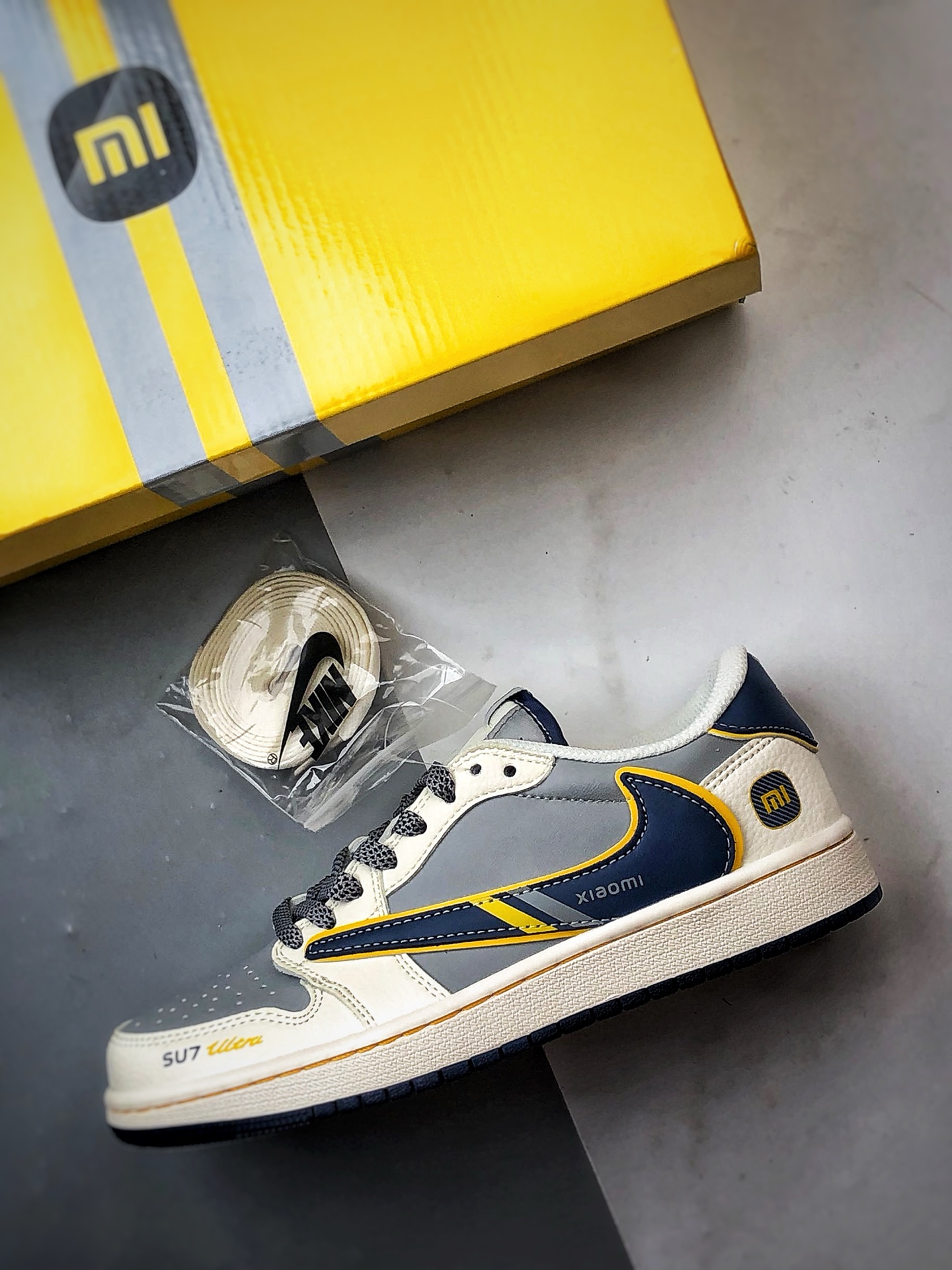 Air Jordan 1 Low ”高端定制” 小米su7米灰蓝黄倒钩 XX3168-212-莆田鞋,莆田鞋货源,高仿鞋,高仿鞋货源,安福档口,莆田高仿鞋,莆田鞋批发,高仿鞋批发,莆田高仿运动鞋,高仿运动鞋,莆田运动鞋 Air Jordan 1 Low ”高端定制” 小米su7米灰蓝黄倒钩 XX3168-212