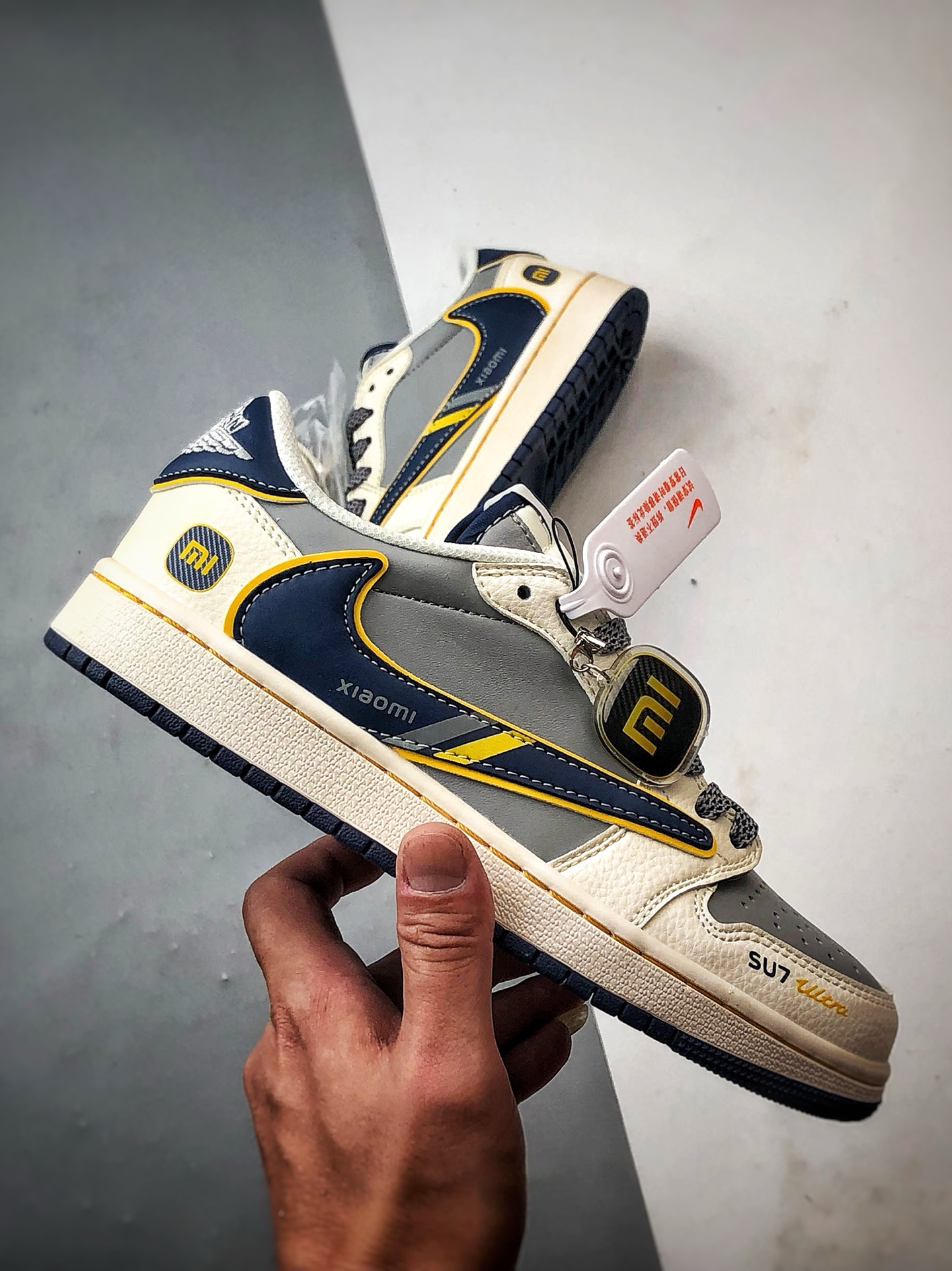 Air Jordan 1 Low ”高端定制” 小米su7米灰蓝黄倒钩 XX3168-212-莆田鞋,莆田鞋货源,高仿鞋,高仿鞋货源,安福档口,莆田高仿鞋,莆田鞋批发,高仿鞋批发,莆田高仿运动鞋,高仿运动鞋,莆田运动鞋 Air Jordan 1 Low ”高端定制” 小米su7米灰蓝黄倒钩 XX3168-212