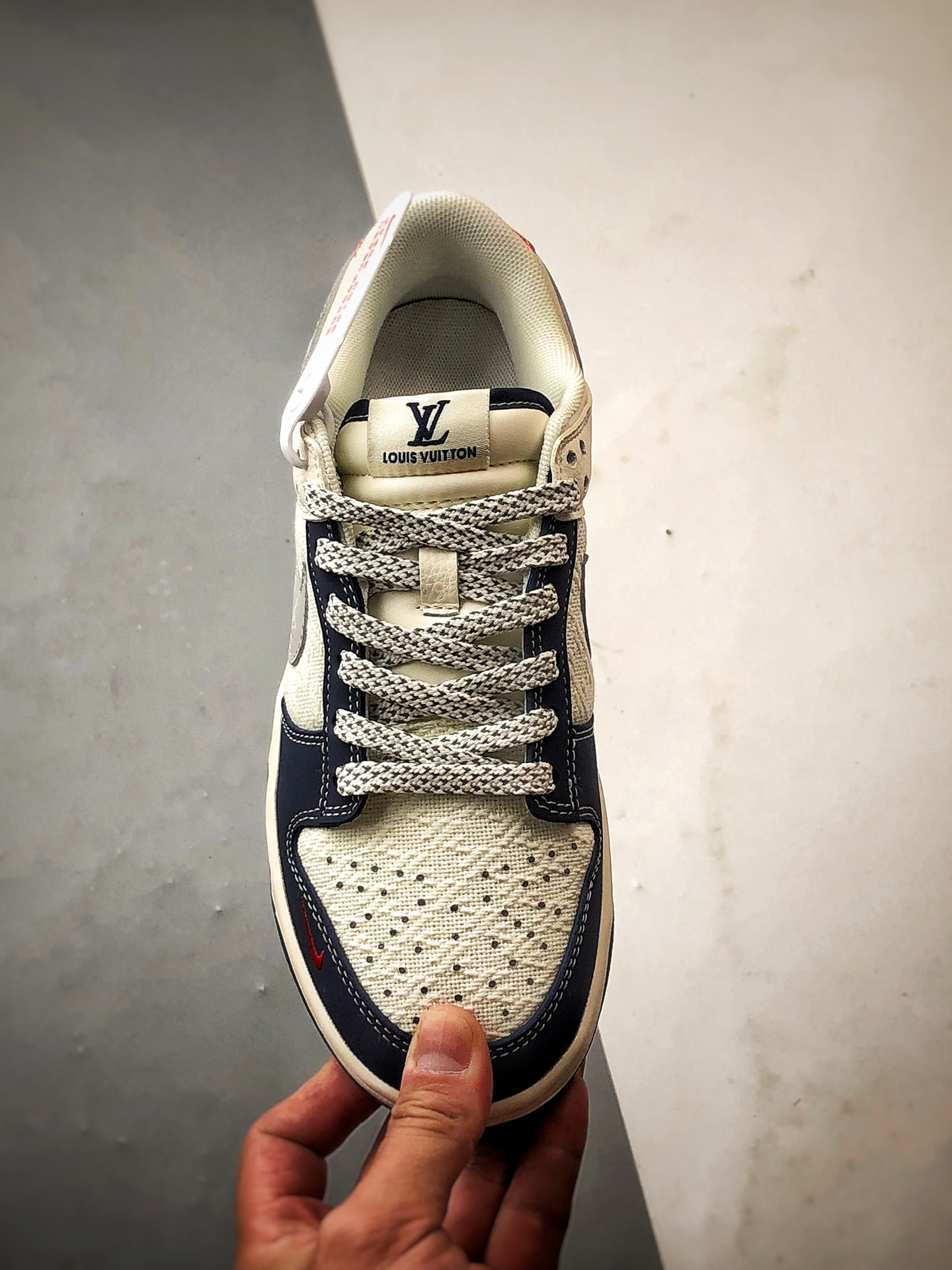 NK Dunk Low Retro ”DIY高端定制” LV麻布拼接米白蓝 低帮休闲运动板鞋 JP1648-004-莆田鞋,莆田鞋货源,高仿鞋,高仿鞋货源,安福档口,莆田高仿鞋,莆田鞋批发,高仿鞋批发,莆田高仿运动鞋,高仿运动鞋,莆田运动鞋 NK Dunk Low Retro ”DIY高端定制” LV麻布拼接米白蓝 低帮休闲运动板鞋 JP1648-004