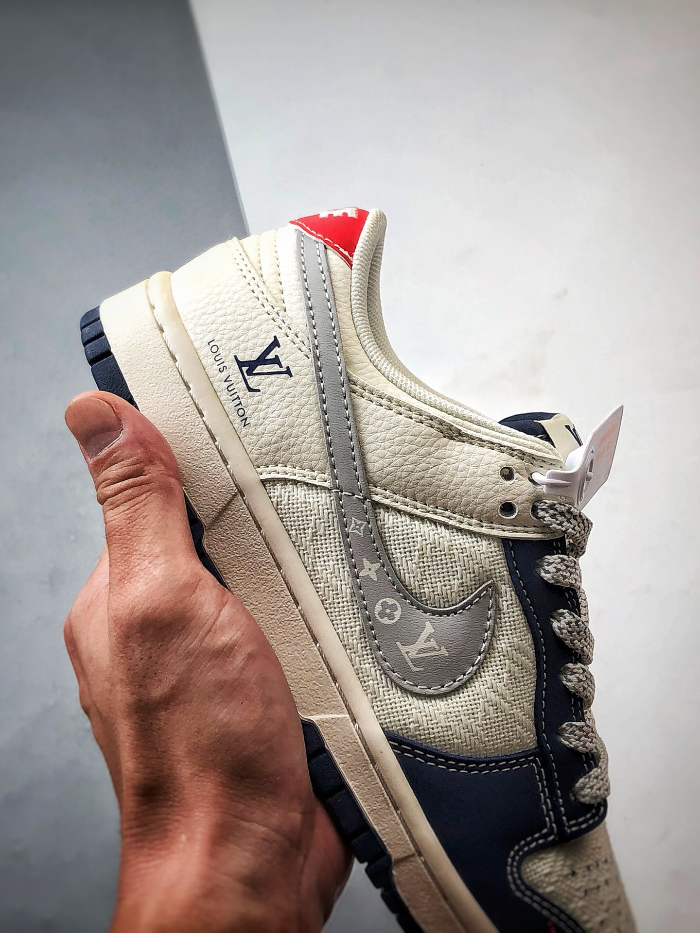 NK Dunk Low Retro ”DIY高端定制” LV麻布拼接米白蓝 低帮休闲运动板鞋 JP1648-004-莆田鞋,莆田鞋货源,高仿鞋,高仿鞋货源,安福档口,莆田高仿鞋,莆田鞋批发,高仿鞋批发,莆田高仿运动鞋,高仿运动鞋,莆田运动鞋 NK Dunk Low Retro ”DIY高端定制” LV麻布拼接米白蓝 低帮休闲运动板鞋 JP1648-004