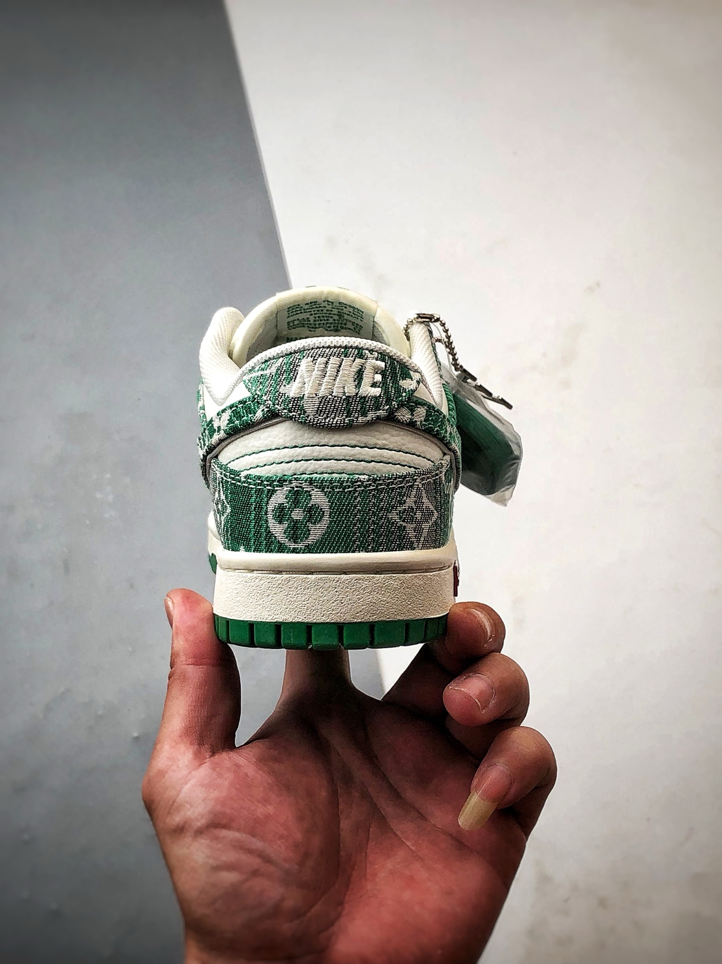 NK Dunk Low Retro ”DIY高端定制” LV老花牛仔白绿 低帮休闲运动板鞋 SC9772-811-莆田鞋,莆田鞋货源,高仿鞋,高仿鞋货源,安福档口,莆田高仿鞋,莆田鞋批发,高仿鞋批发,莆田高仿运动鞋,高仿运动鞋,莆田运动鞋 NK Dunk Low Retro ”DIY高端定制” LV老花牛仔白绿 低帮休闲运动板鞋 SC9772-811