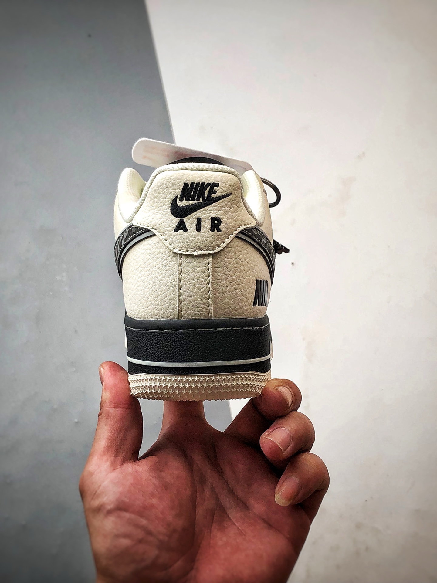 280 Air Force 1 '07 Low 米黑碳灰钩 XX3168-206-Chinese UA Cheap High Quatity Brand Clothes Bags handbags Sneakers wholesale wholesaler seller from China Factory suppliers Fashion Clothing Shoes best Quality Beautiful Price 280 Air Force 1 '07 Low 米黑碳灰钩 XX3168-206