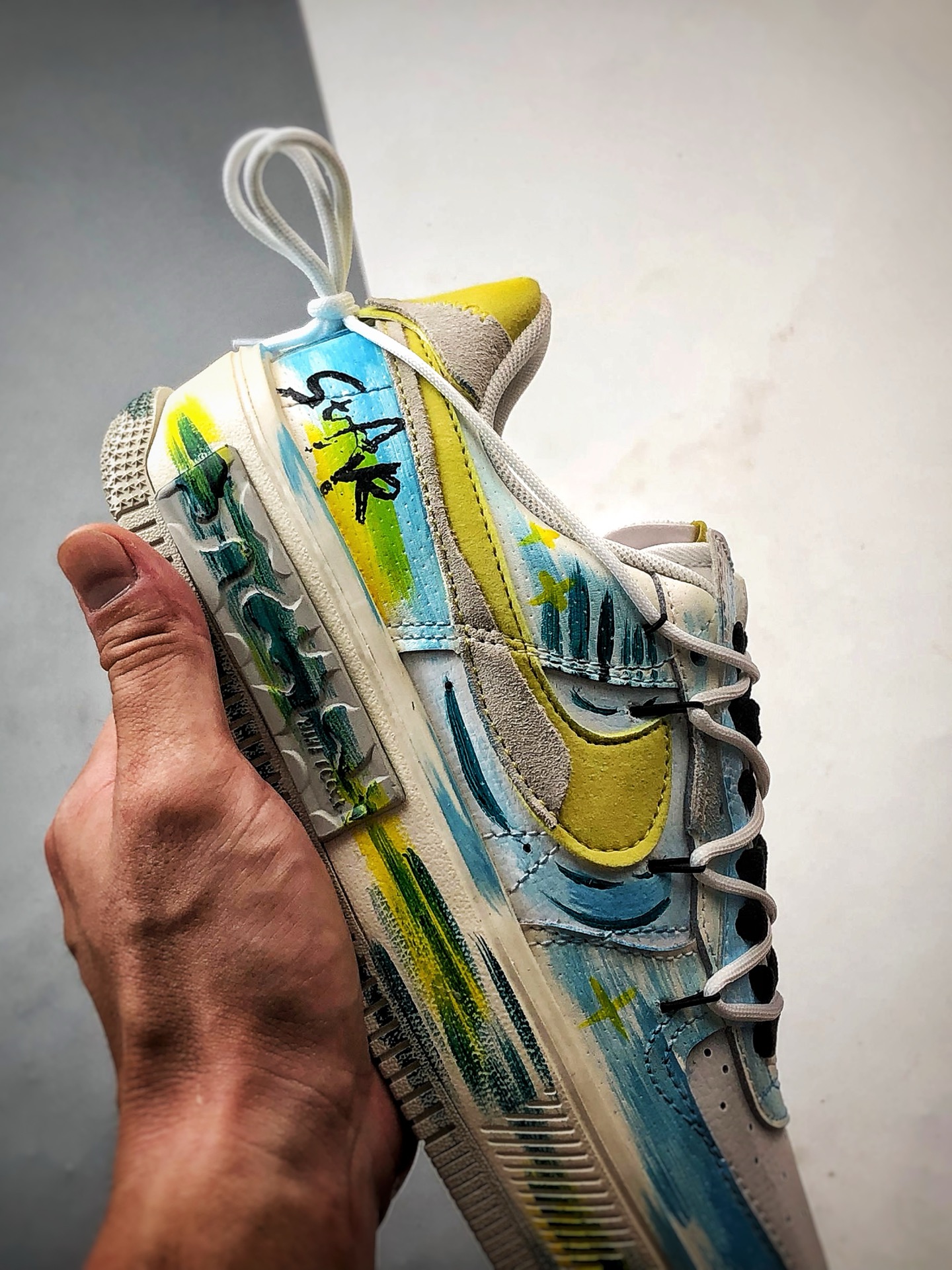 280 定制球鞋Air Force 1 Fontanka 手绘涂鸦 ”黄蓝星星” 空军一号定制板鞋 DV6984-011