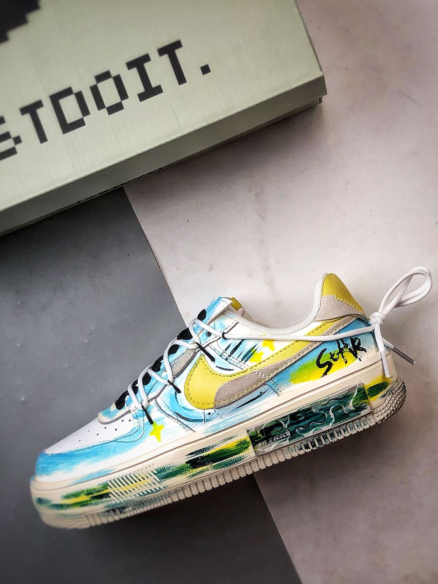 280 定制球鞋Air Force 1 Fontanka 手绘涂鸦 ”黄蓝星星” 空军一号定制板鞋 DV6984-011