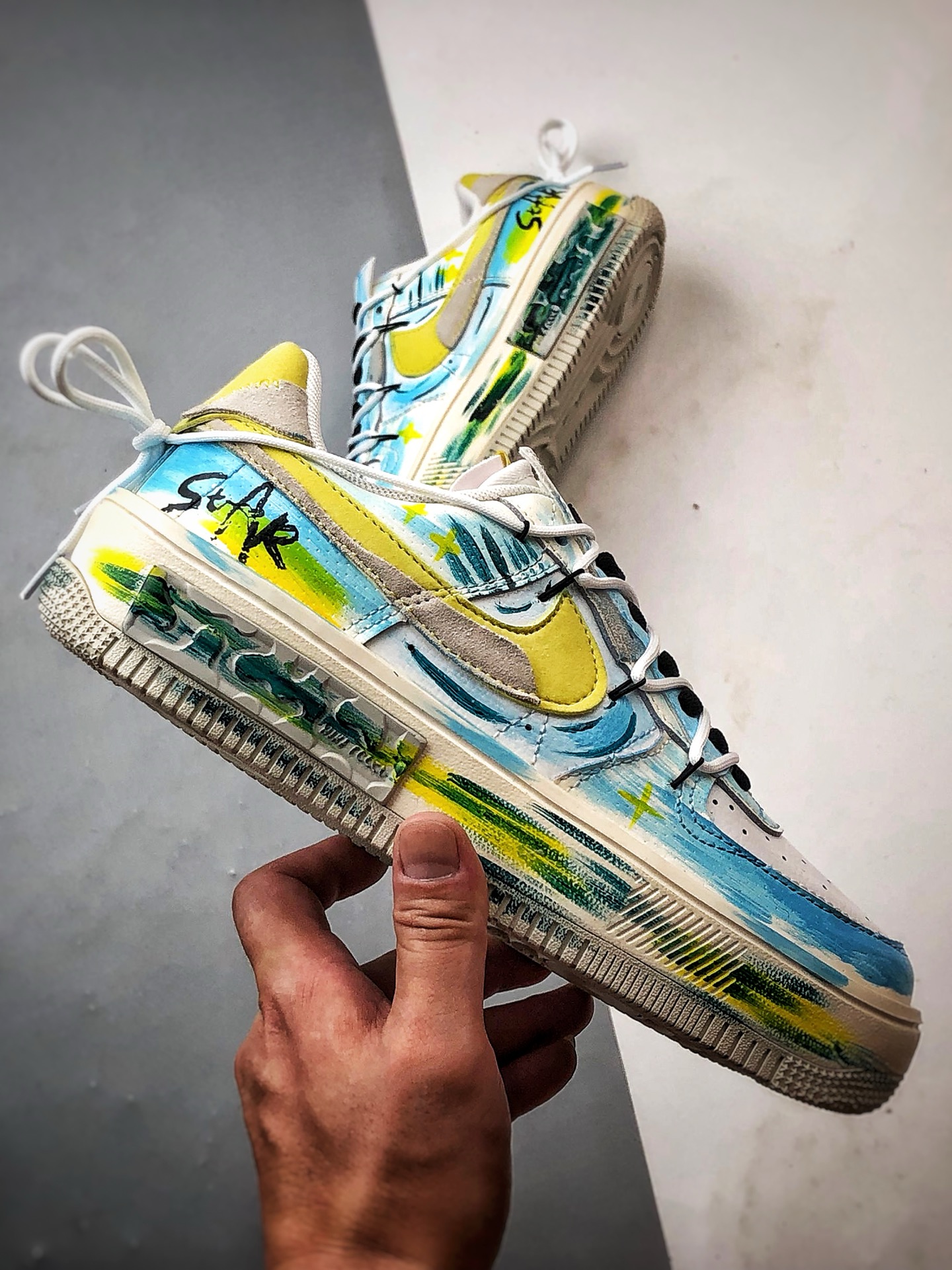 280 定制球鞋Air Force 1 Fontanka 手绘涂鸦 ”黄蓝星星” 空军一号定制板鞋 DV6984-011