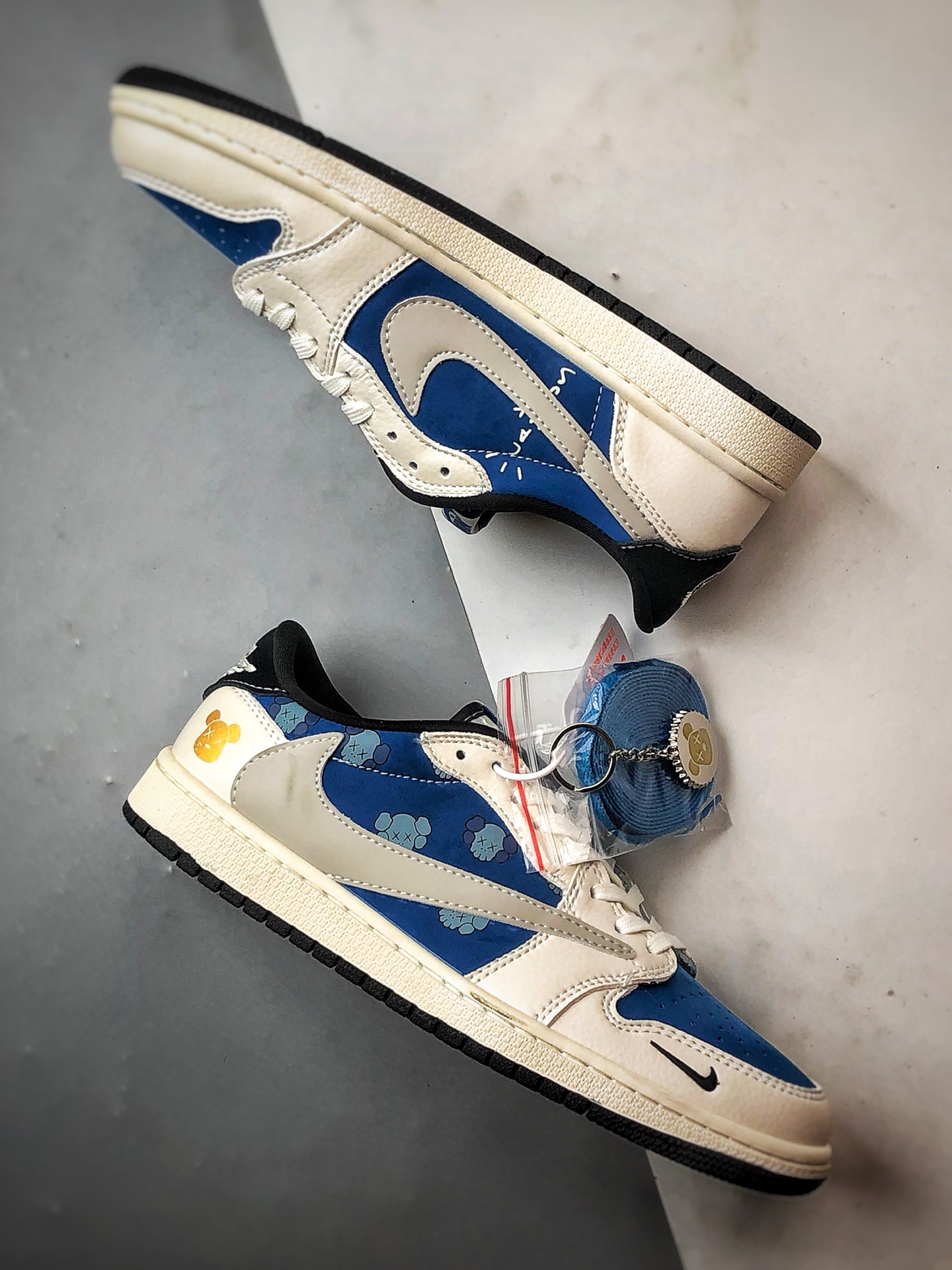 290 Air Jordan 1 Low OG ”高端定制” Kaws米白蓝灰倒钩 XS2024-053-Chinese UA Cheap High Quatity Brand Clothes Bags handbags Sneakers wholesale wholesaler seller from China Factory suppliers Fashion Clothing Shoes best Quality Beautiful Price 290 Air Jordan 1 Low OG ”高端定制” Kaws米白蓝灰倒钩 XS2024-053