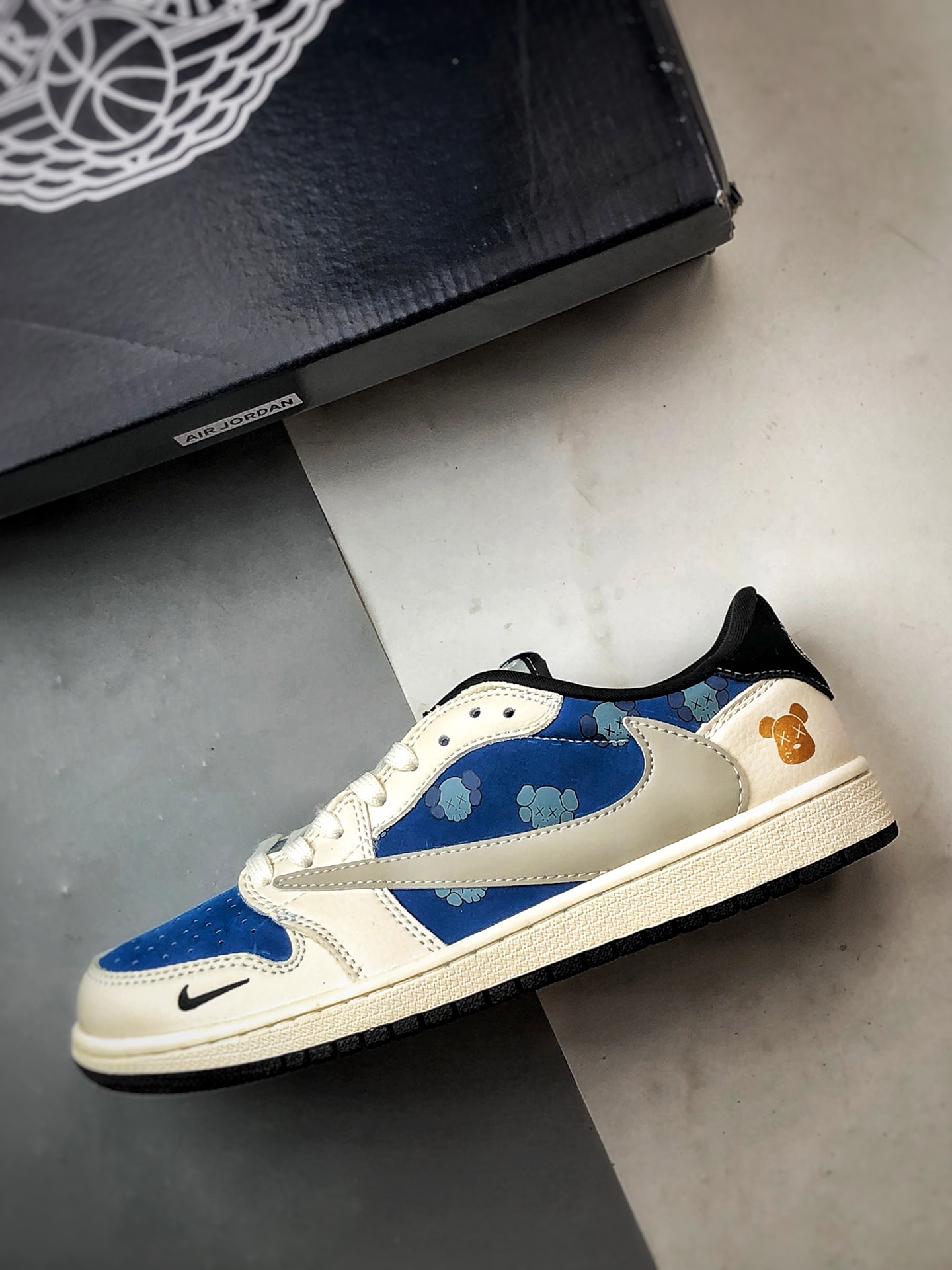 290 Air Jordan 1 Low OG ”高端定制” Kaws米白蓝灰倒钩 XS2024-053-Chinese UA Cheap High Quatity Brand Clothes Bags handbags Sneakers wholesale wholesaler seller from China Factory suppliers Fashion Clothing Shoes best Quality Beautiful Price 290 Air Jordan 1 Low OG ”高端定制” Kaws米白蓝灰倒钩 XS2024-053