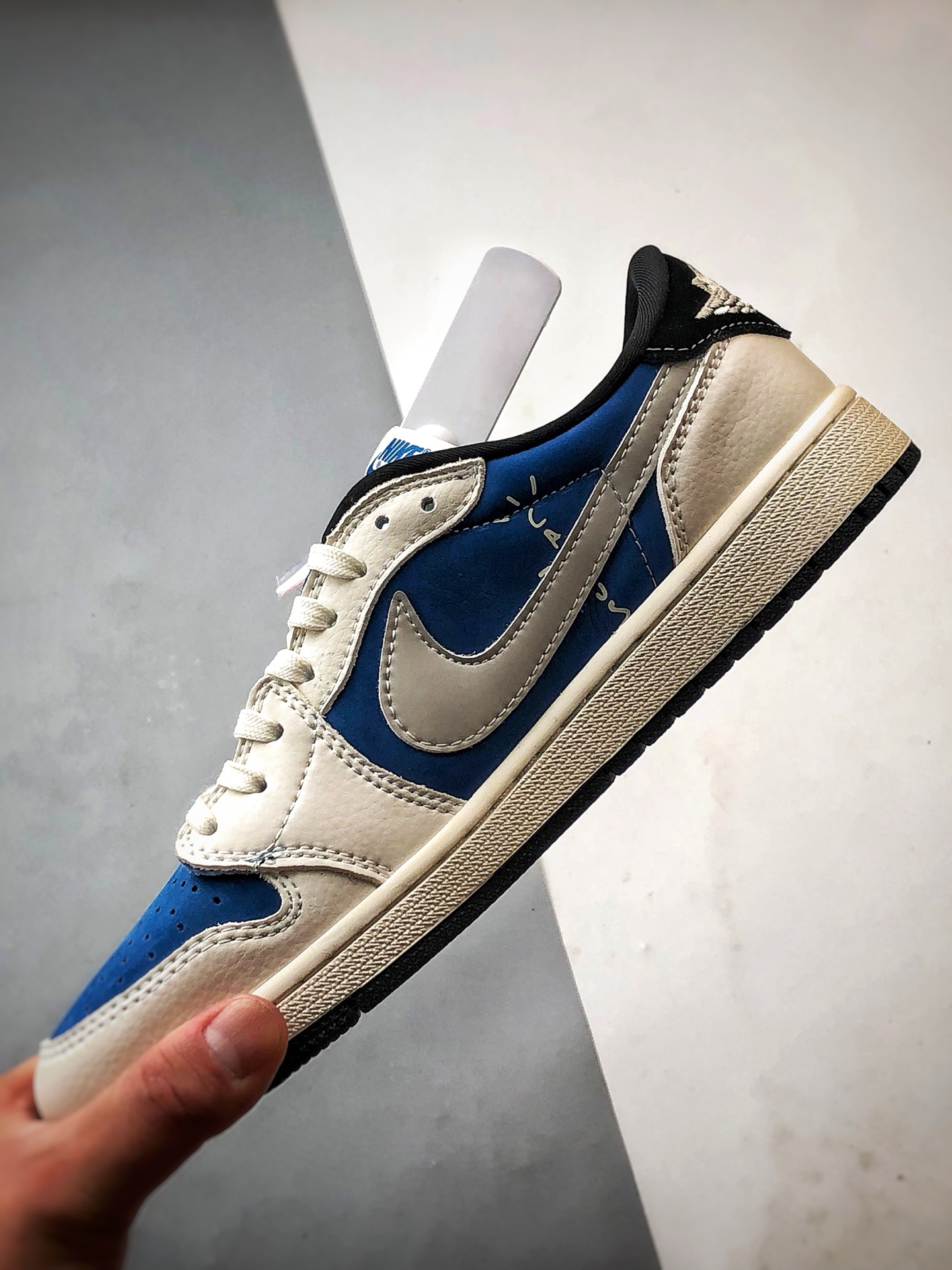 290 Air Jordan 1 Low OG ”高端定制” Kaws米白蓝灰倒钩 XS2024-053-Chinese UA Cheap High Quatity Brand Clothes Bags handbags Sneakers wholesale wholesaler seller from China Factory suppliers Fashion Clothing Shoes best Quality Beautiful Price 290 Air Jordan 1 Low OG ”高端定制” Kaws米白蓝灰倒钩 XS2024-053