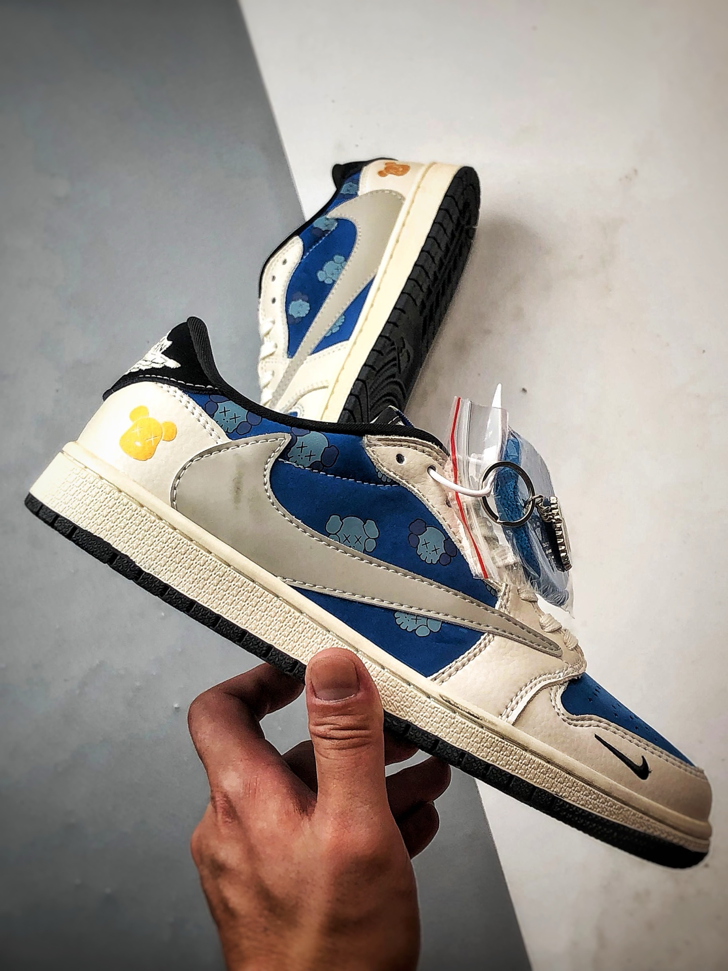 290 Air Jordan 1 Low OG ”高端定制” Kaws米白蓝灰倒钩 XS2024-053-Chinese UA Cheap High Quatity Brand Clothes Bags handbags Sneakers wholesale wholesaler seller from China Factory suppliers Fashion Clothing Shoes best Quality Beautiful Price 290 Air Jordan 1 Low OG ”高端定制” Kaws米白蓝灰倒钩 XS2024-053