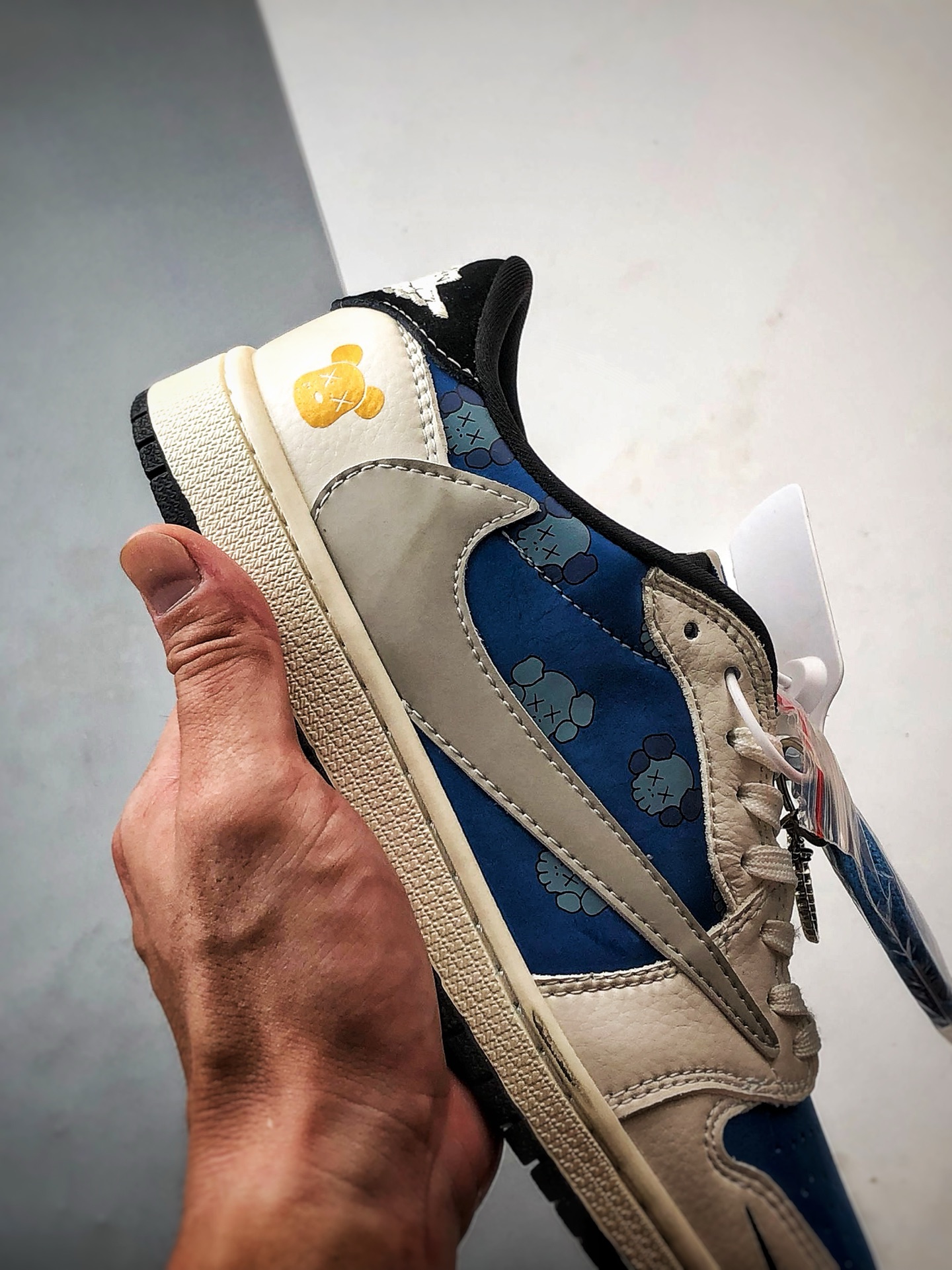 290 Air Jordan 1 Low OG ”高端定制” Kaws米白蓝灰倒钩 XS2024-053-Chinese UA Cheap High Quatity Brand Clothes Bags handbags Sneakers wholesale wholesaler seller from China Factory suppliers Fashion Clothing Shoes best Quality Beautiful Price 290 Air Jordan 1 Low OG ”高端定制” Kaws米白蓝灰倒钩 XS2024-053