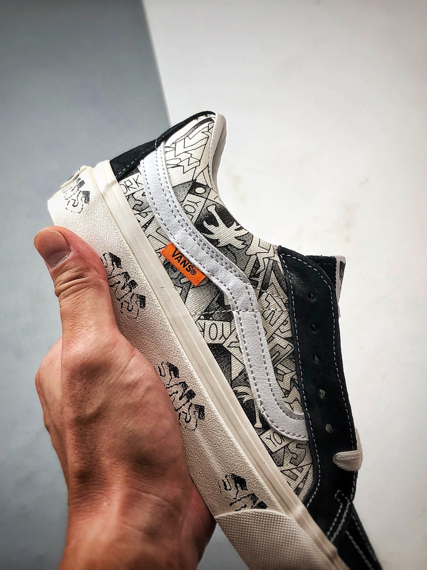 170 Vans Sk8-Low x SNS 黑白涂鸦 万斯官方 联名款低帮休闲帆布鞋-Chinese UA Cheap High Quatity Brand Clothes Bags handbags Sneakers wholesale wholesaler seller from China Factory suppliers Fashion Clothing Shoes best Quality Beautiful Price 170 Vans Sk8-Low x SNS 黑白涂鸦 万斯官方 联名款低帮休闲帆布鞋