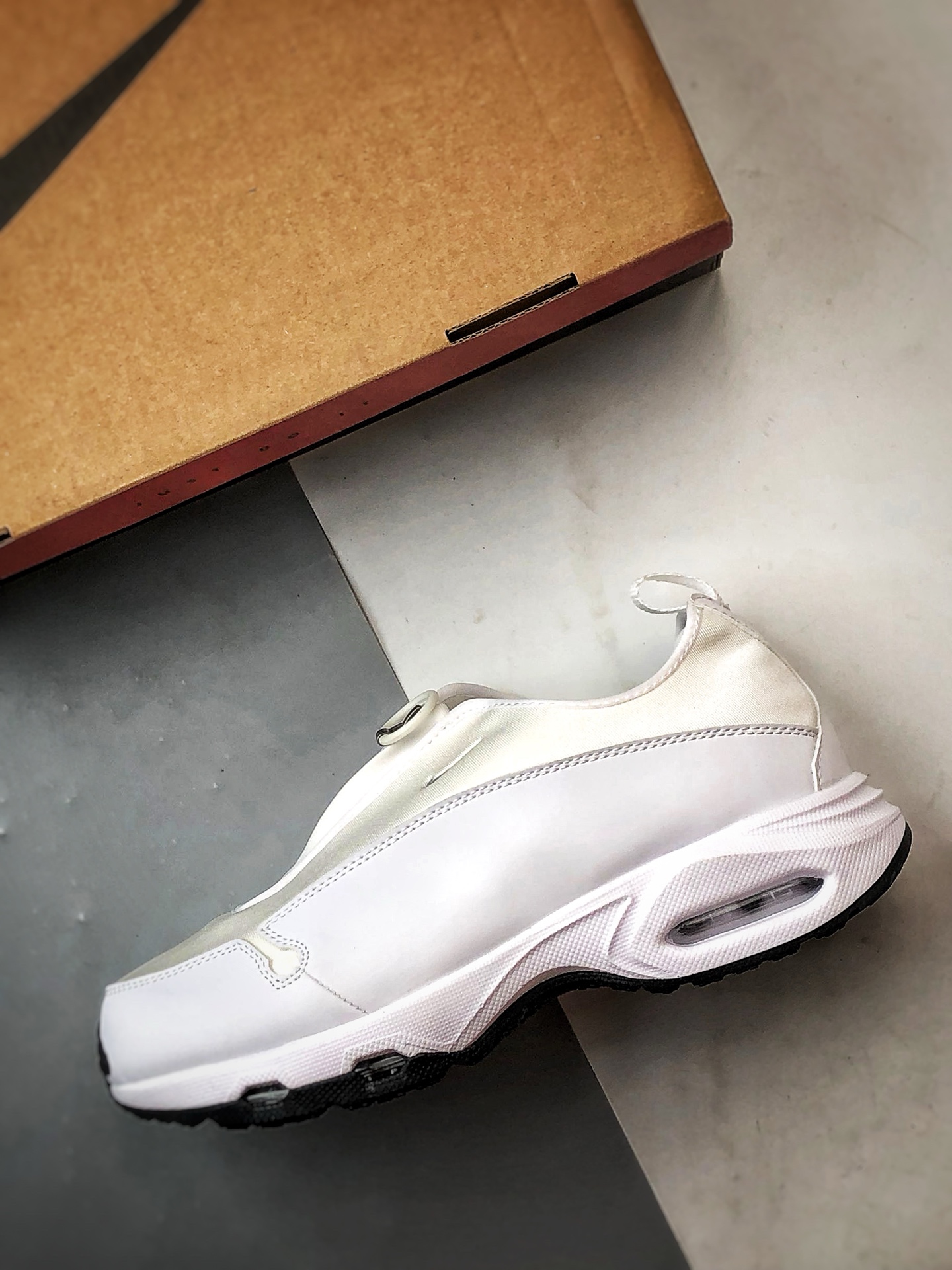 200 CDG x NK Air Max Sunder 白色 联名款解构机能风全掌气垫休闲跑步鞋