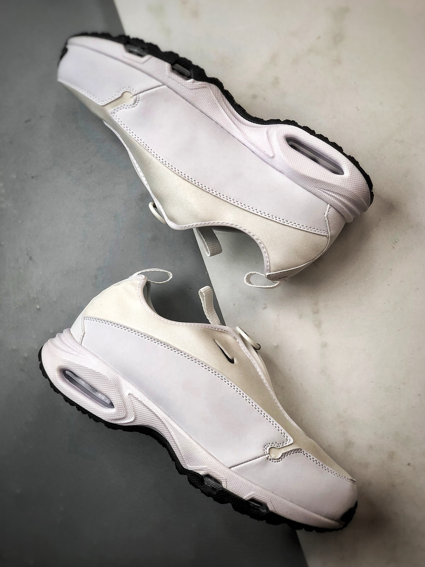 200 CDG x NK Air Max Sunder 白色 联名款解构机能风全掌气垫休闲跑步鞋