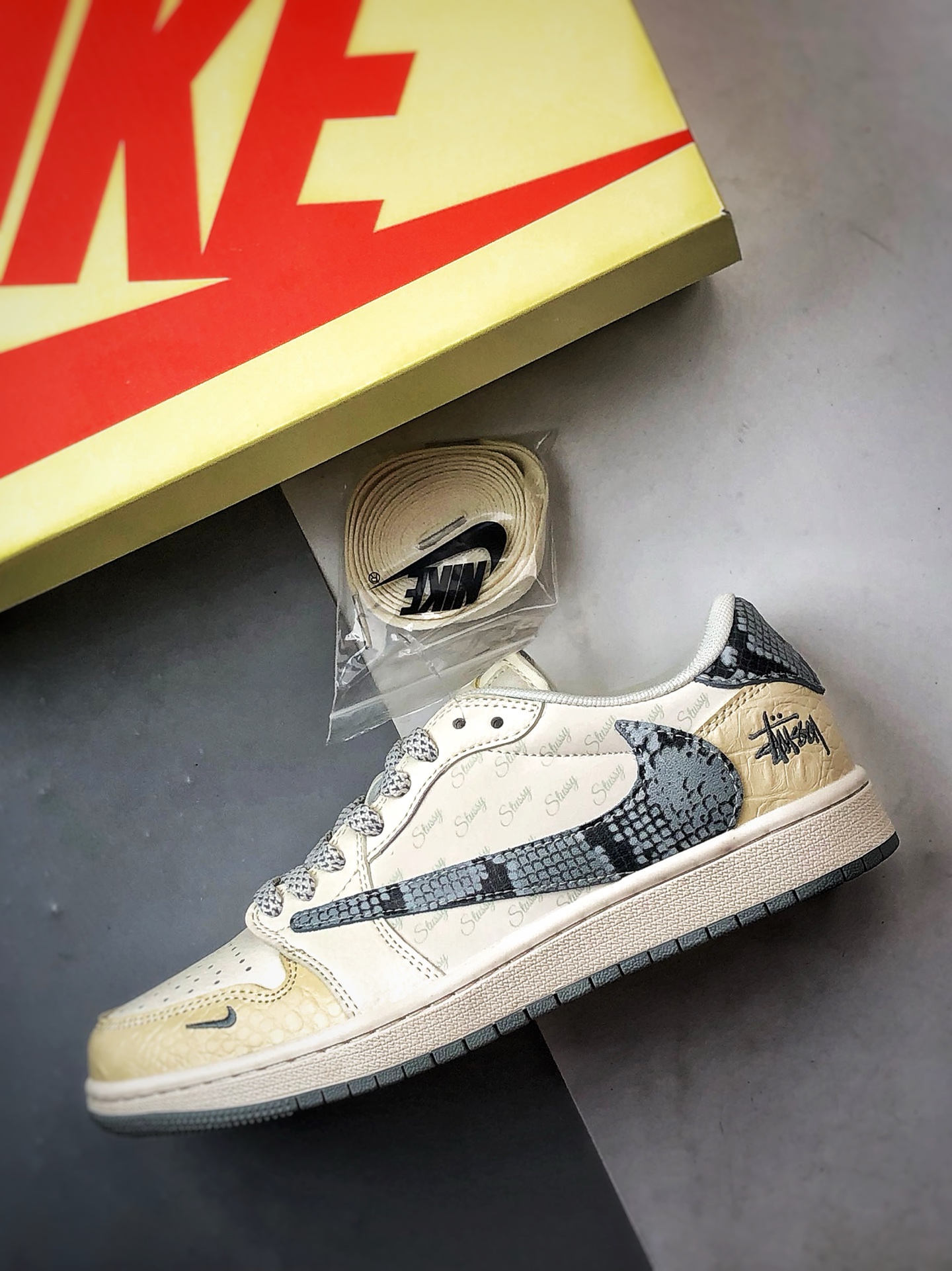 290 Air Jordan 1 Low OG ”高端定制” 斯图西蛇纹米黄灰倒钩 XS7089-621