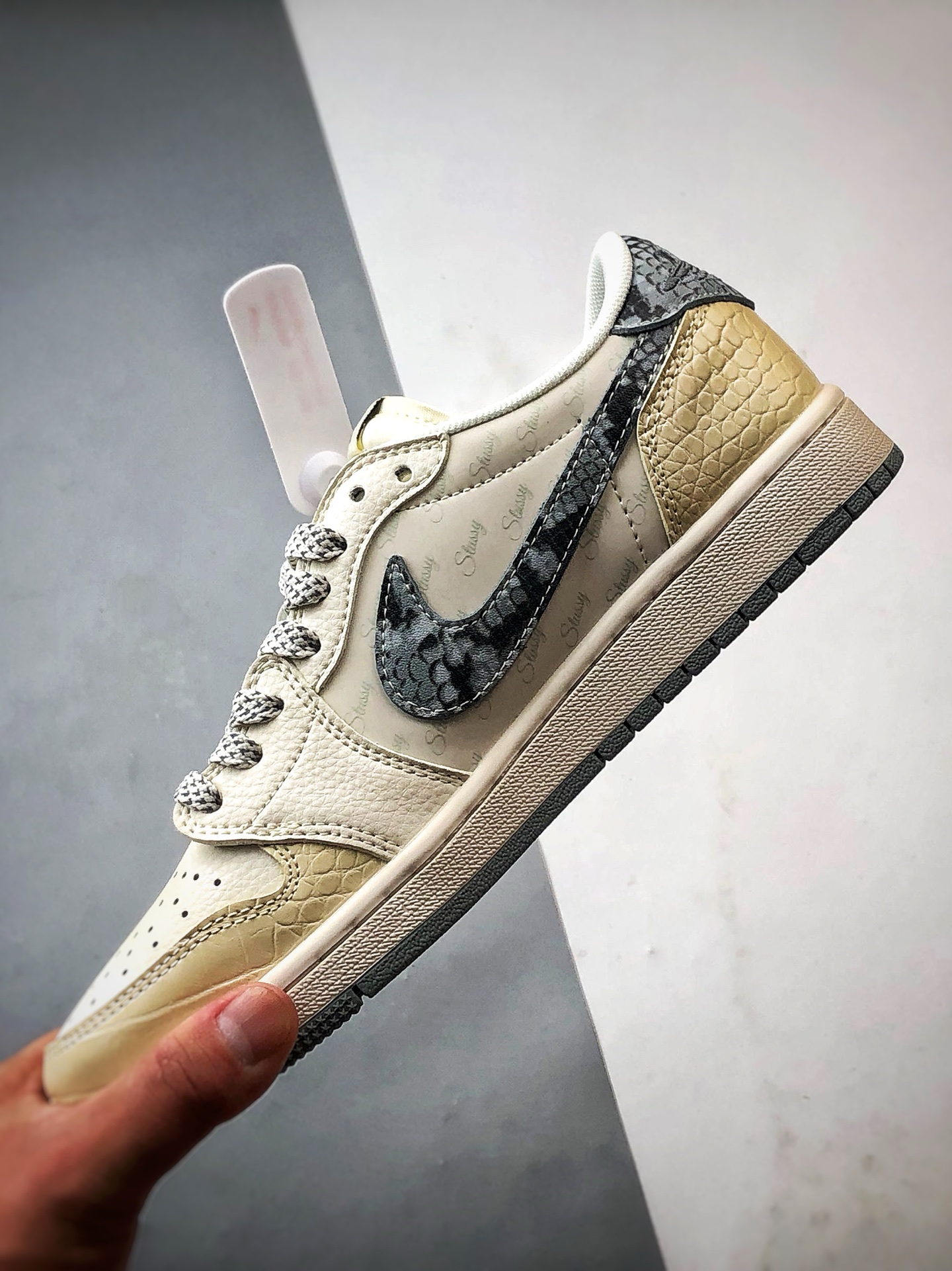 290 Air Jordan 1 Low OG ”高端定制” 斯图西蛇纹米黄灰倒钩 XS7089-621