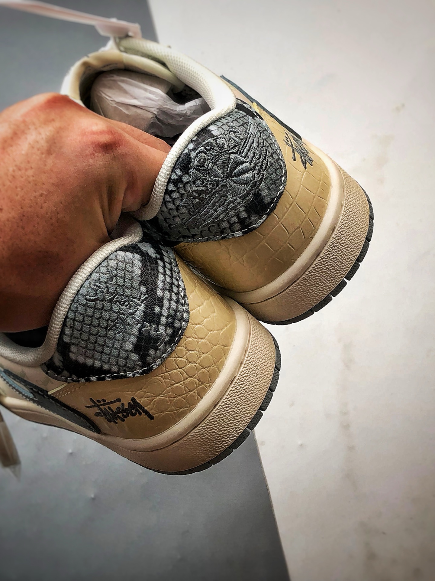 290 Air Jordan 1 Low OG ”高端定制” 斯图西蛇纹米黄灰倒钩 XS7089-621