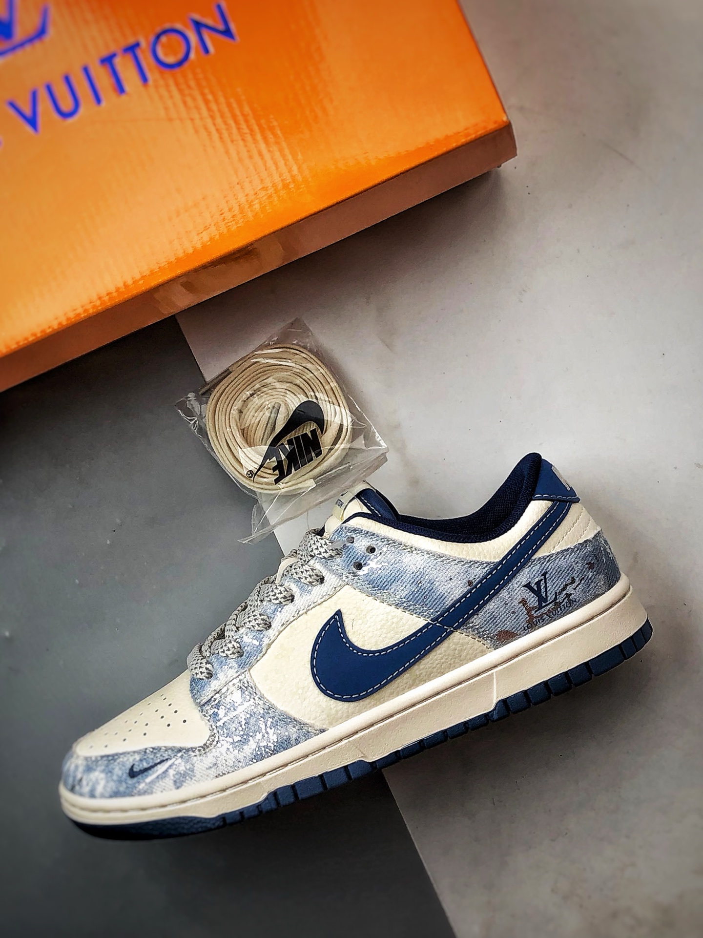 290 NK Dunk Low Retro ”DIY高端定制” LV米白蓝牛仔布 低帮休闲运动板鞋 JP1648-019