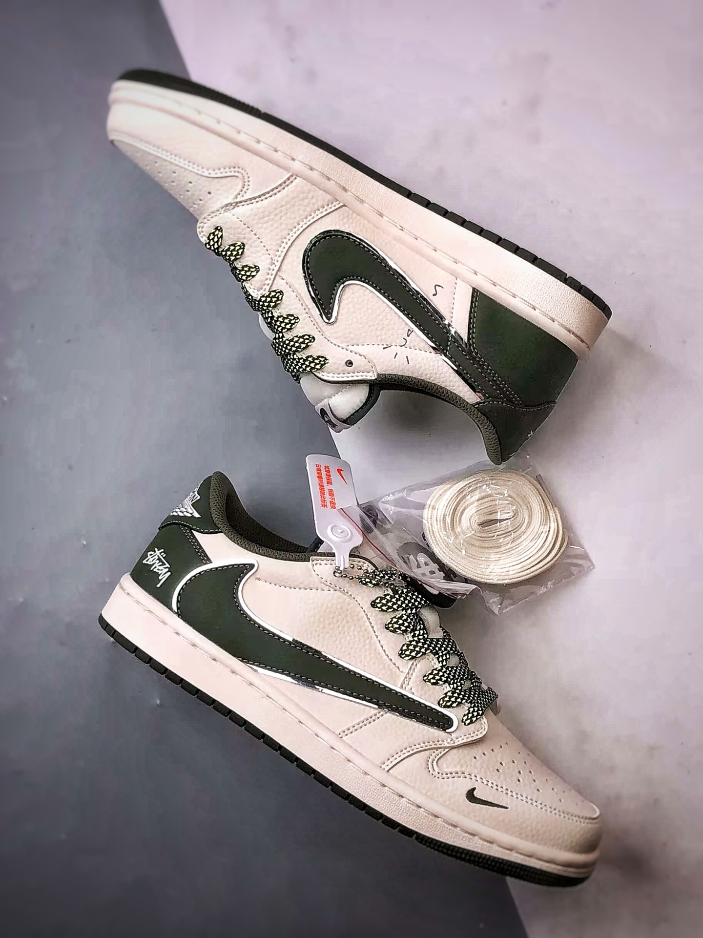 300 Air Jordan 1 Low OG ”高端定制” 斯图西米白绿倒钩 ST5696-263